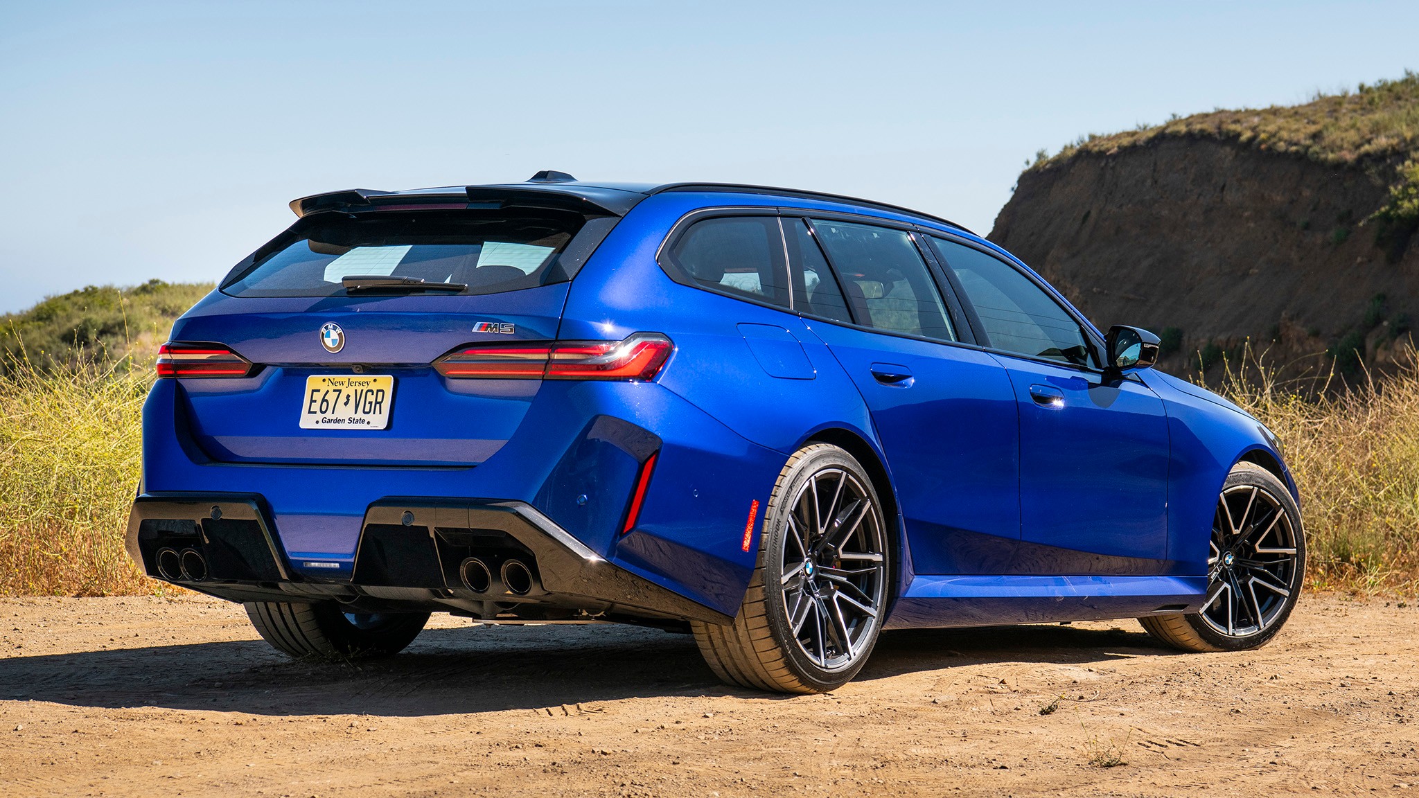 022 2025 BMW M5 Comparo