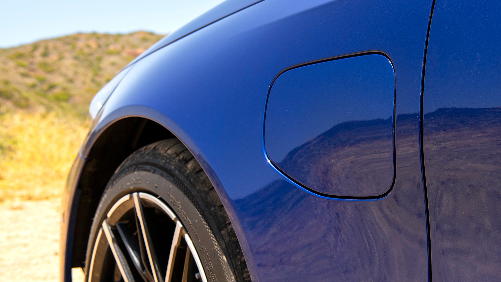 025 2025 BMW M5 Comparo