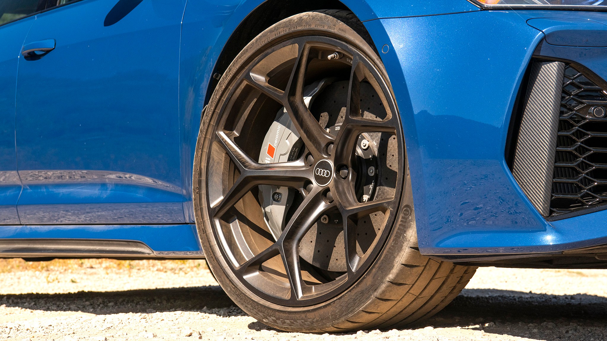 037 2025 Audi RS6 Comparo