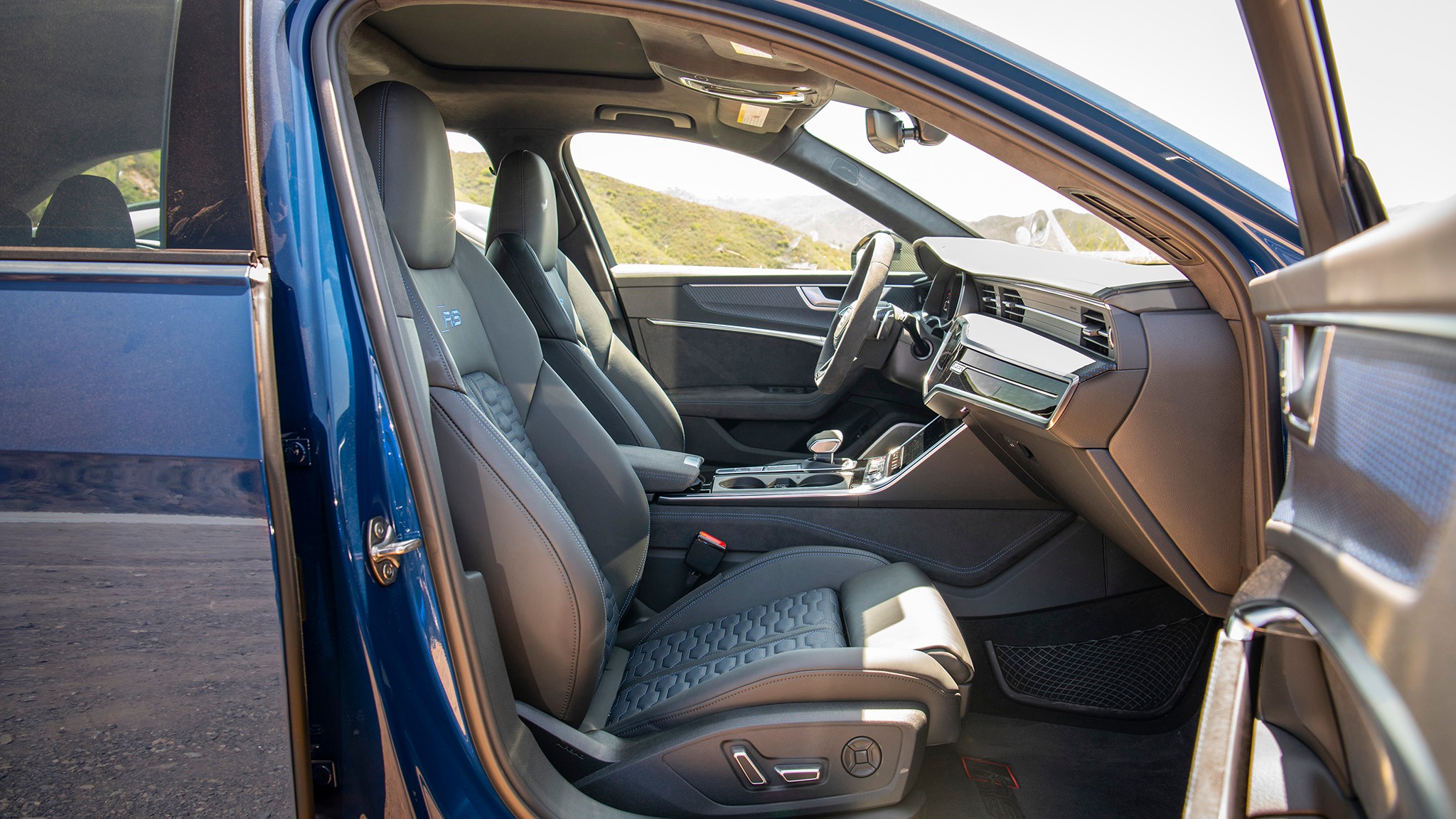 041 2025 Audi RS6 Comparo