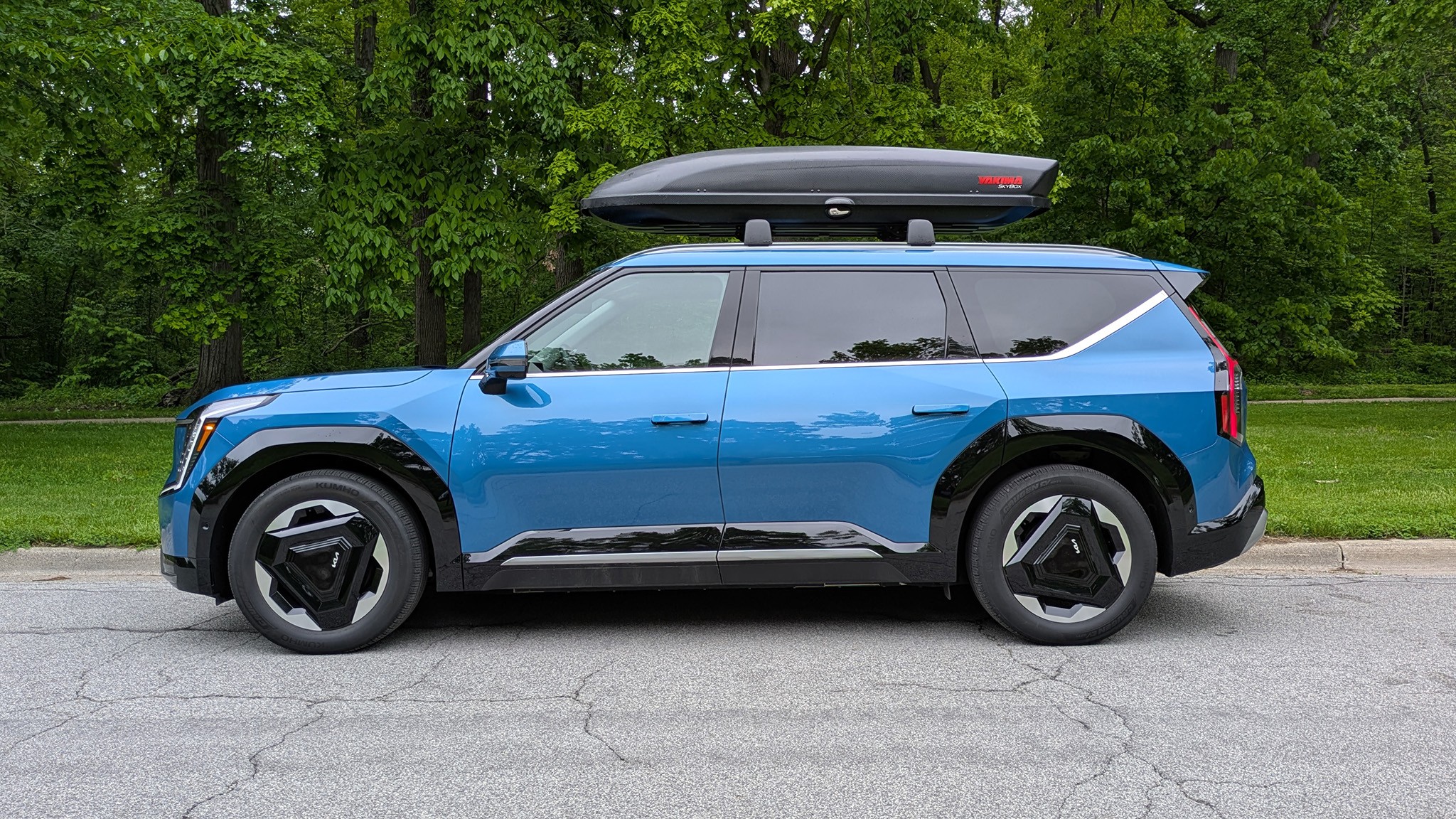 2024 Kia EV9 Land Yakima Roof Box 1