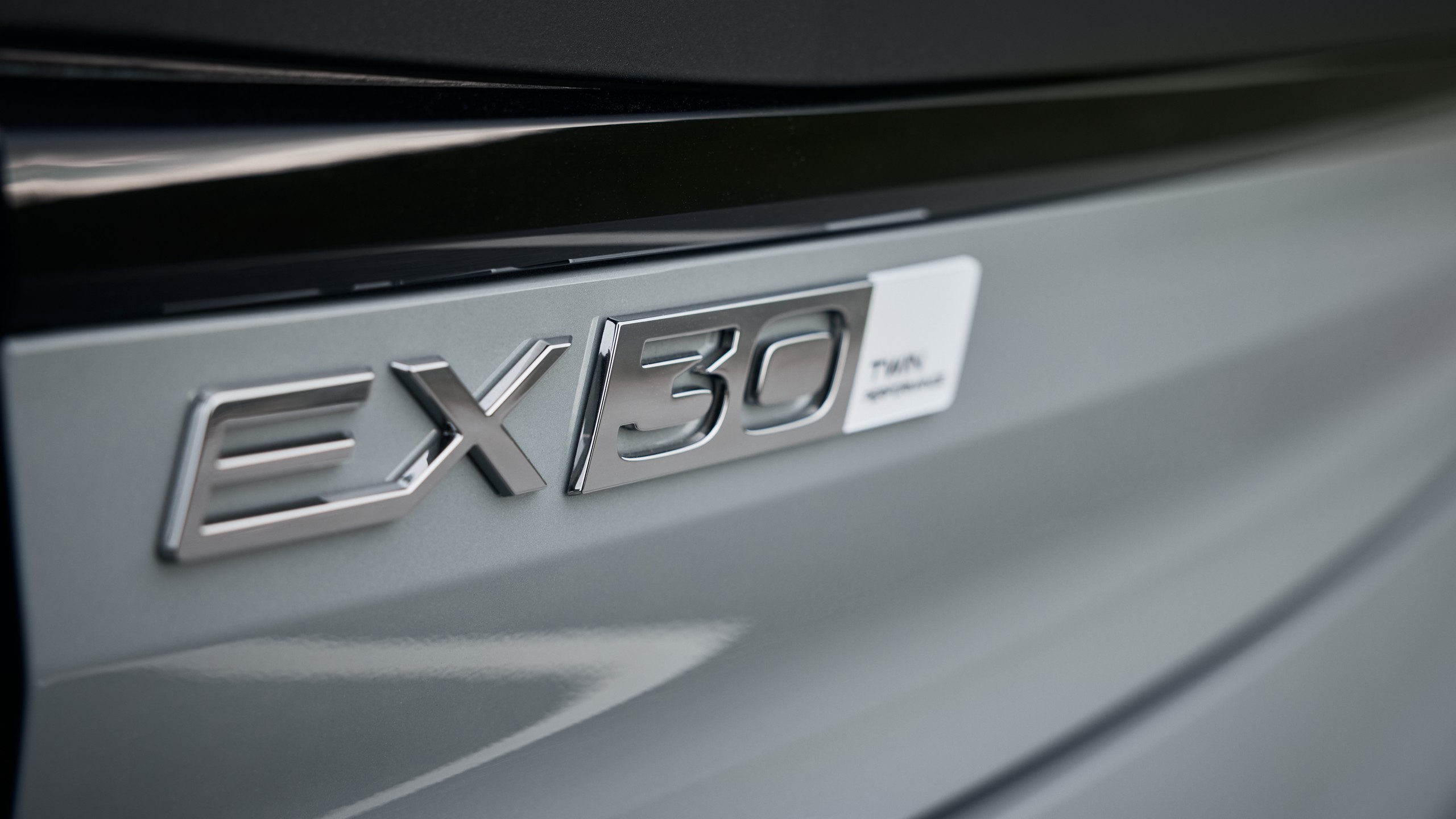 2026 Volvo EX30 Cross Country 4