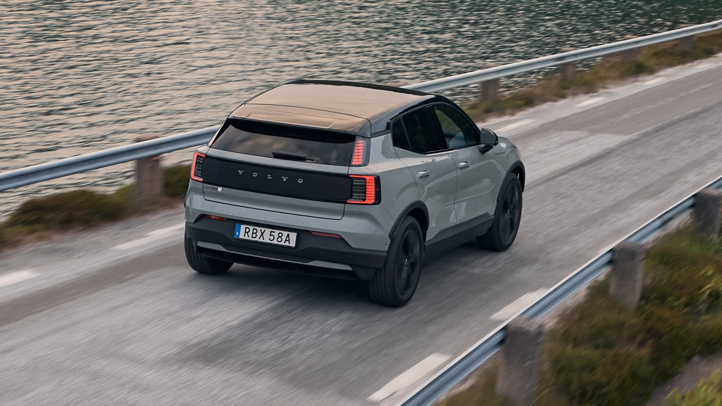 2026 Volvo EX30 Cross Country 8