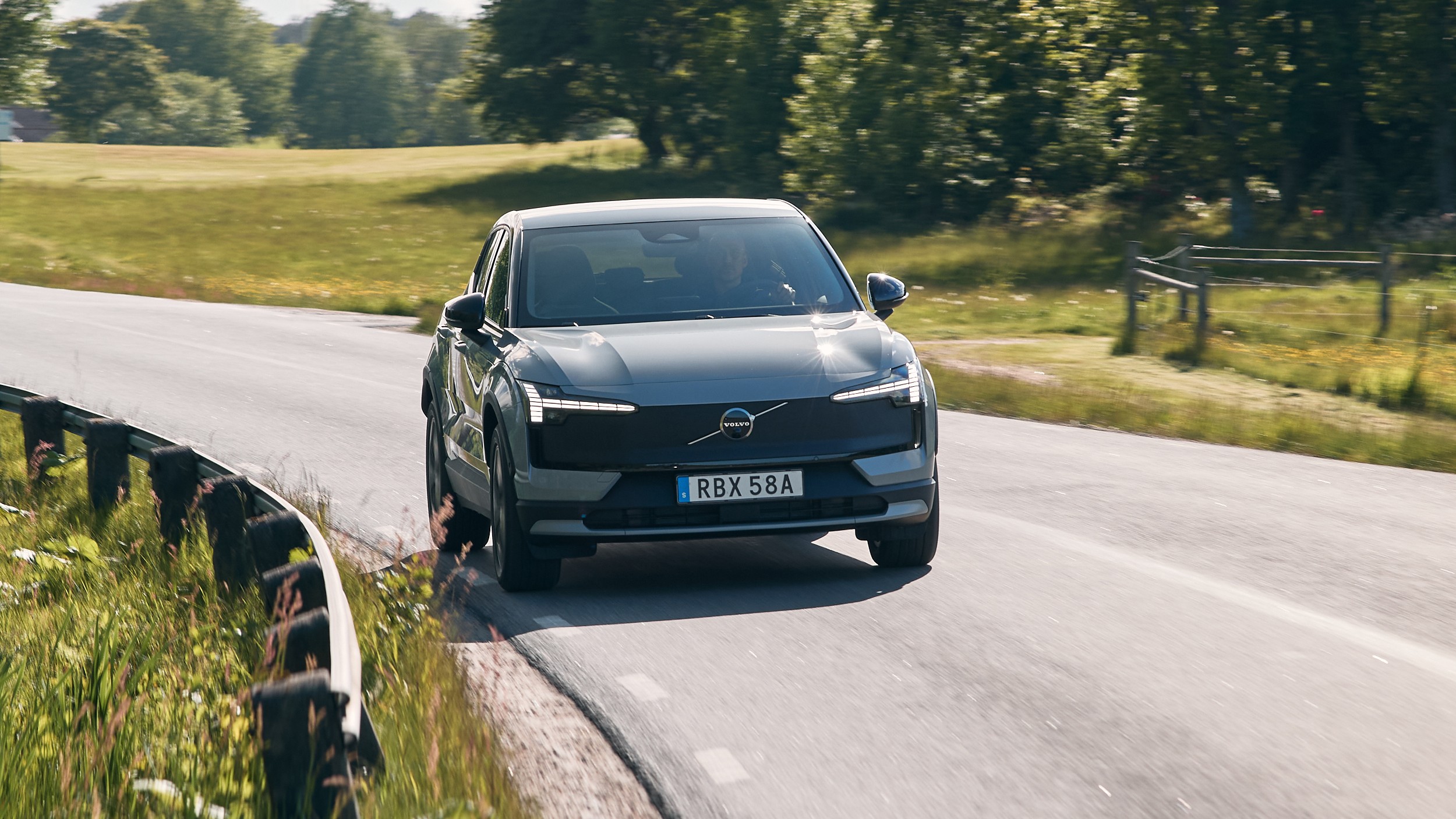 2026 Volvo EX30 Cross Country 13