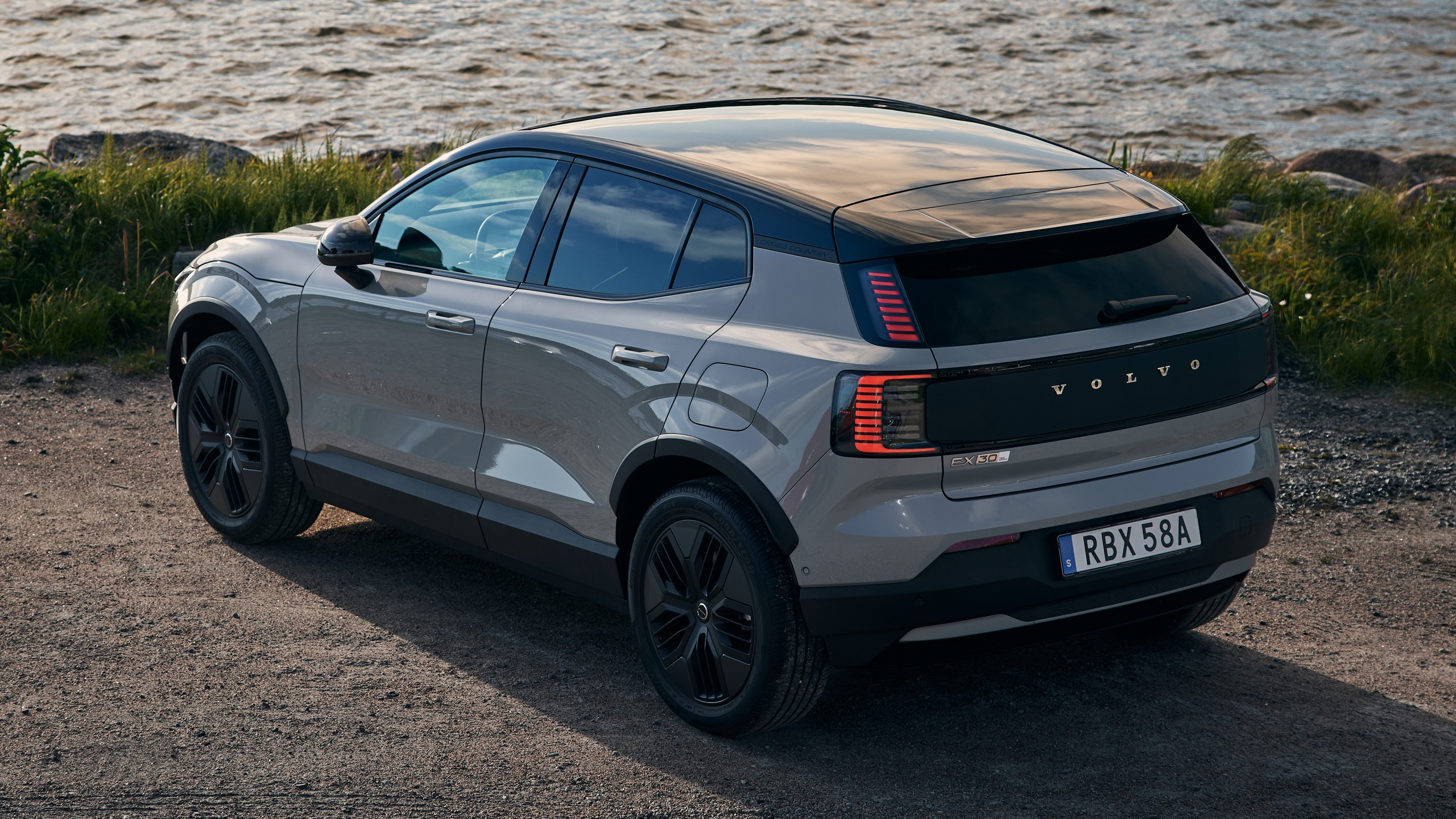 2026 Volvo EX30 Cross Country 14