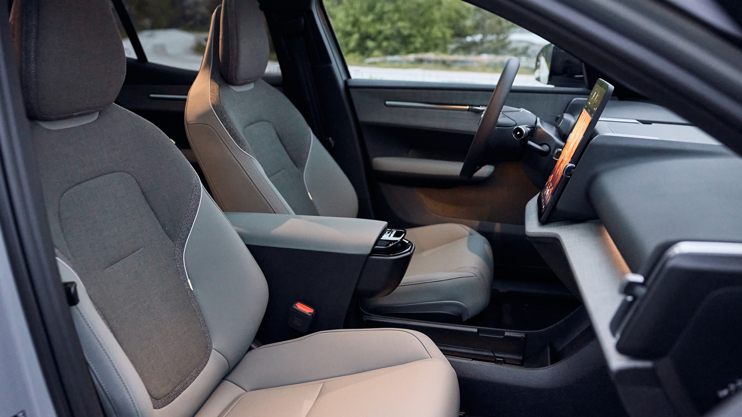 2026 Volvo EX30 Cross Country 31