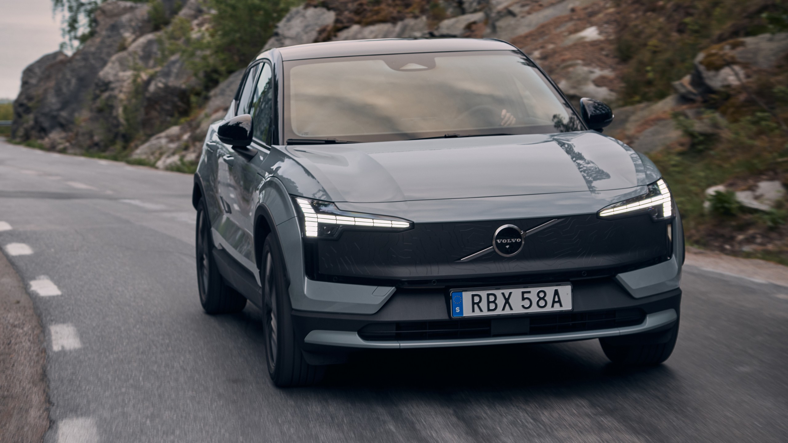 2026 Volvo EX30 Cross Country 33