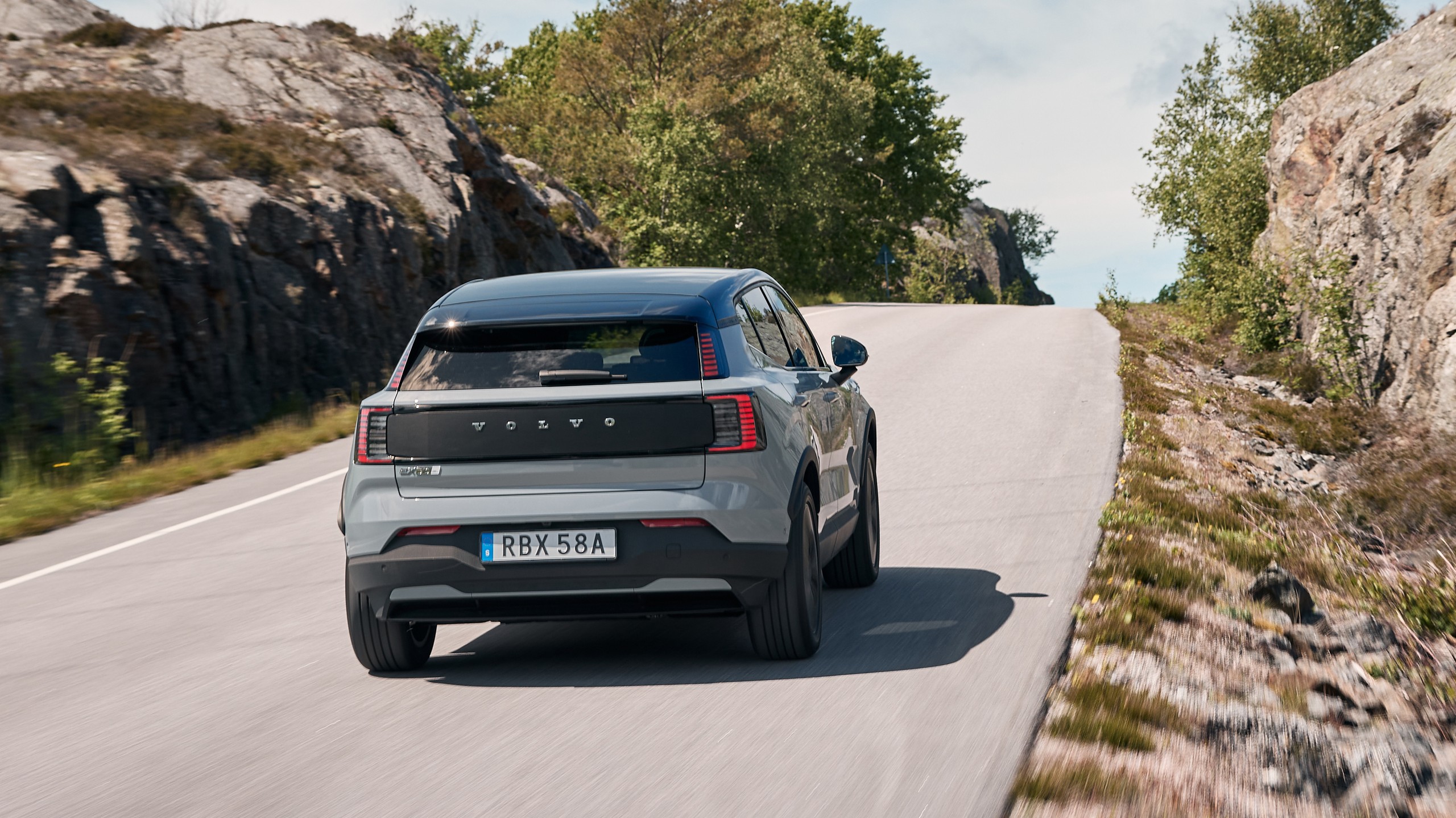 2026 Volvo EX30 Cross Country 37