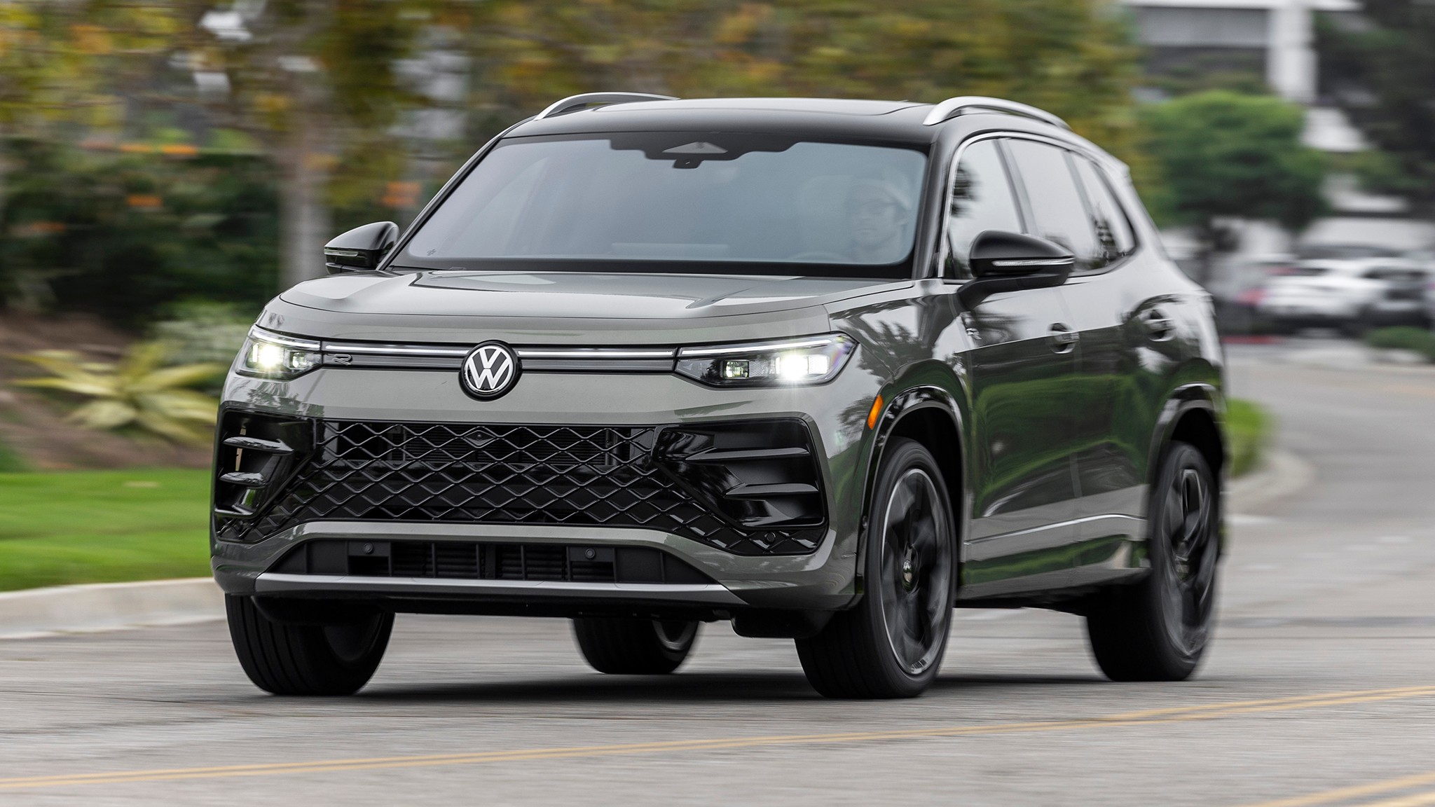 LEAD 2025 Volkswagen Tiguan SEL R Line