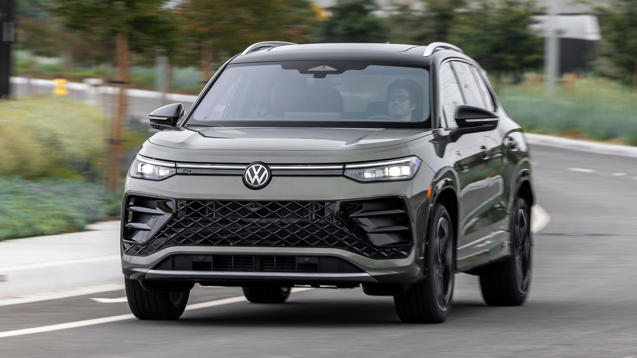 007 2025 Volkswagen Tiguan SEL R Line