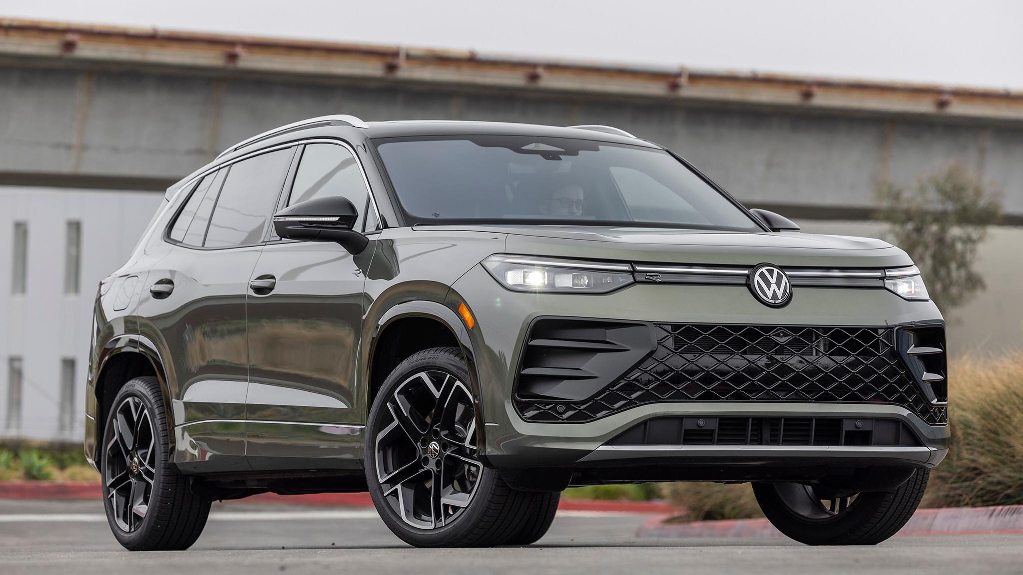 008 2025 Volkswagen Tiguan SEL R Line