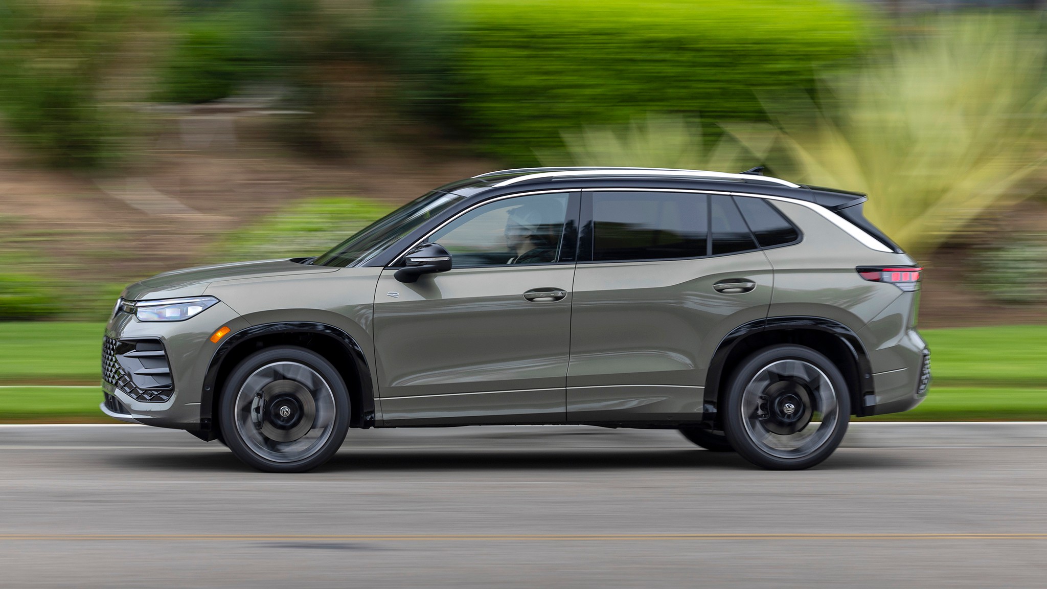 009 2025 Volkswagen Tiguan SEL R Line