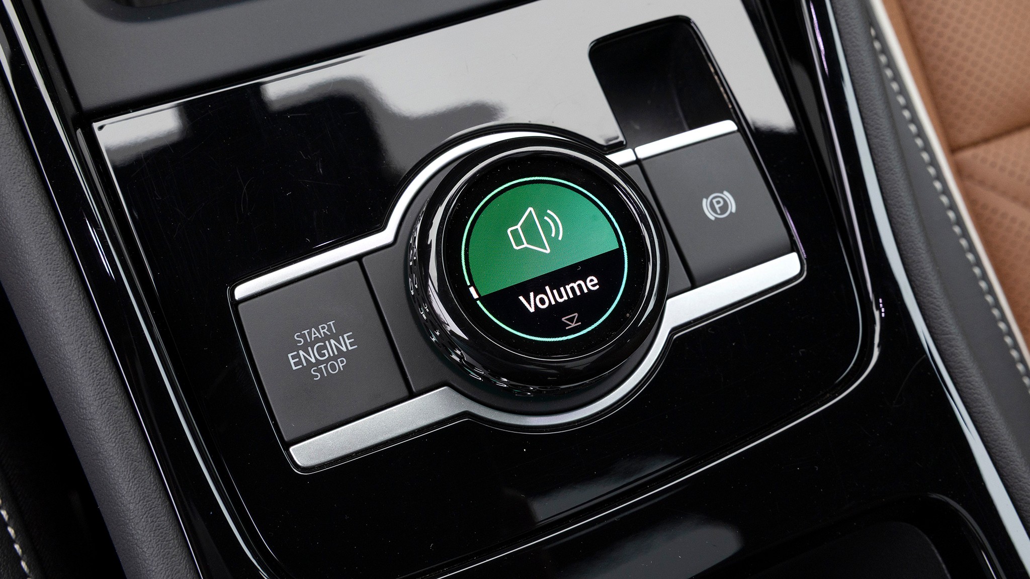 016 2025 Volkswagen Tiguan SEL R Line