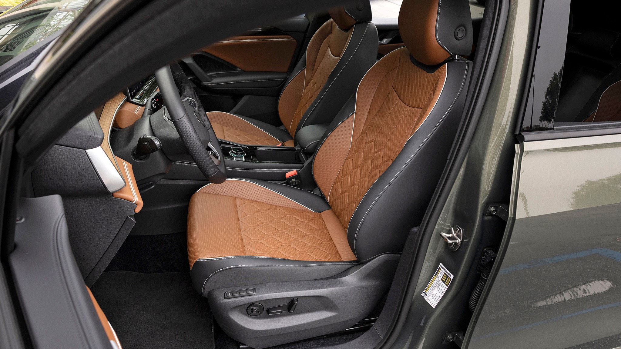 018 2025 Volkswagen Tiguan SEL R Line