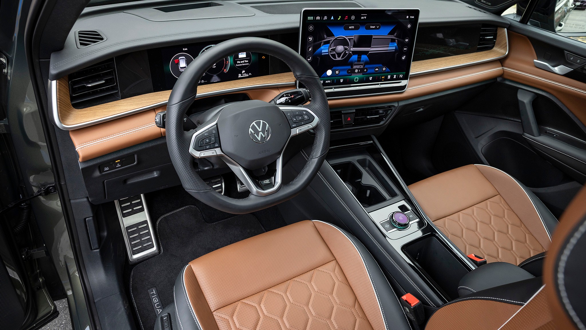 023 2025 Volkswagen Tiguan SEL R Line