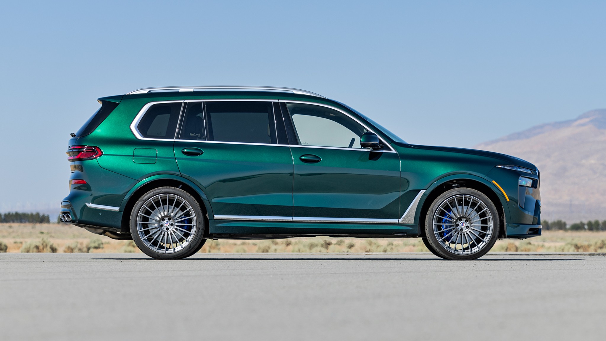 008 2025 BMW Alpina XB7