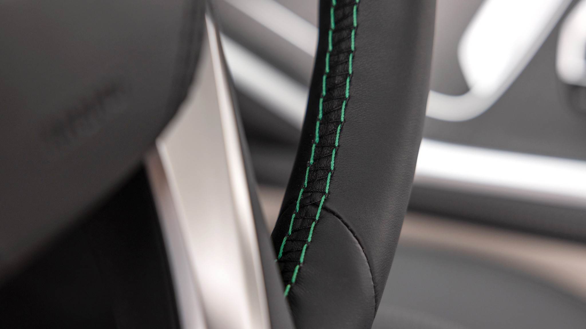 032 2025 BMW Alpina XB7