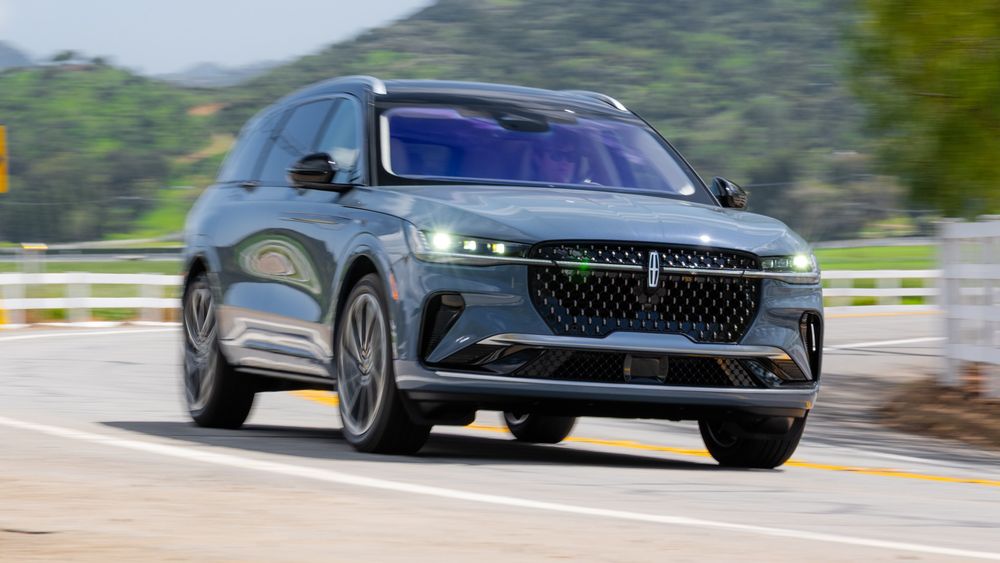 22 2026 Lincoln Nautilus front view