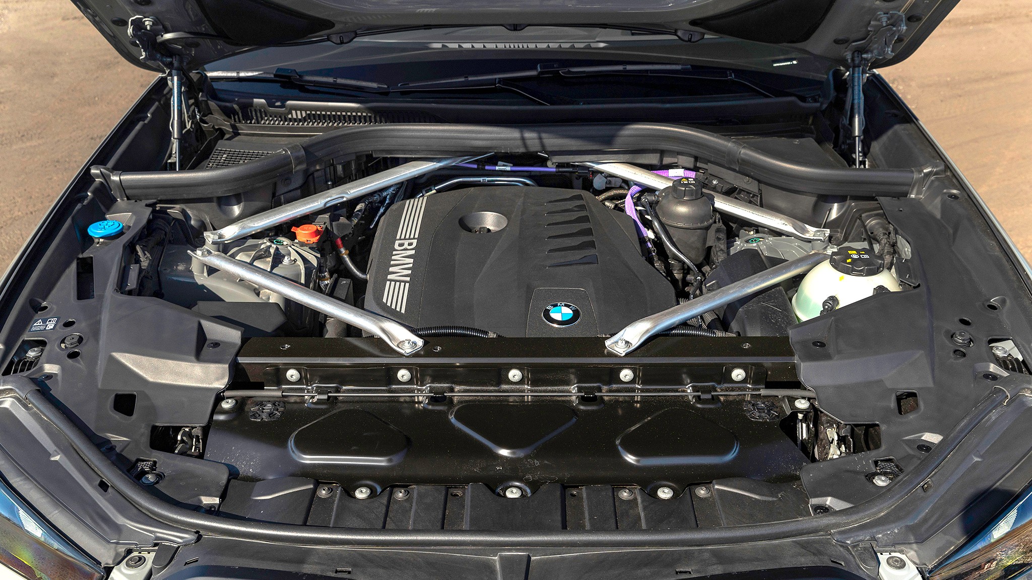 034 2025 BMW X5 xDrive40i Silver Anniversary Edition