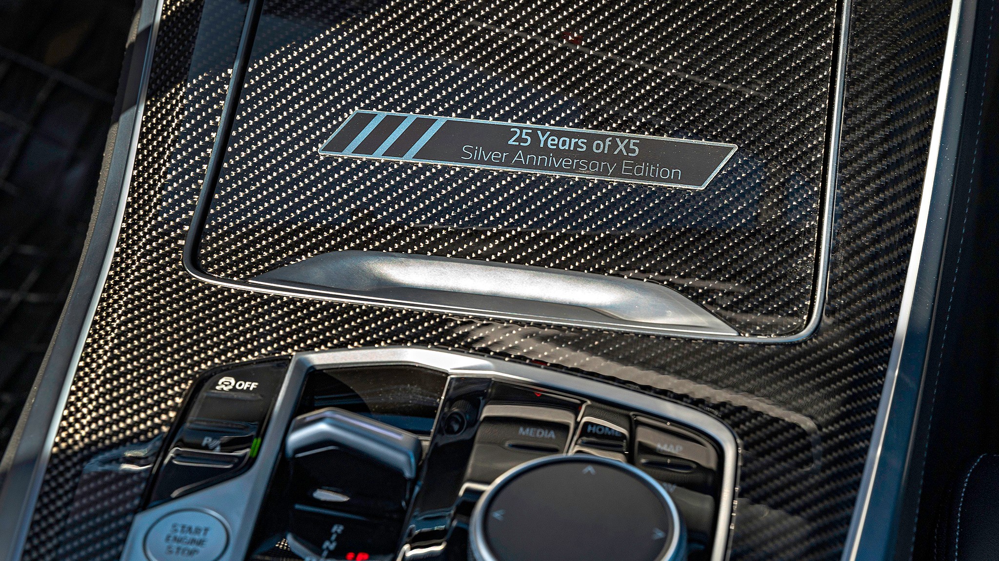 031 2025 BMW X5 xDrive40i Silver Anniversary Edition