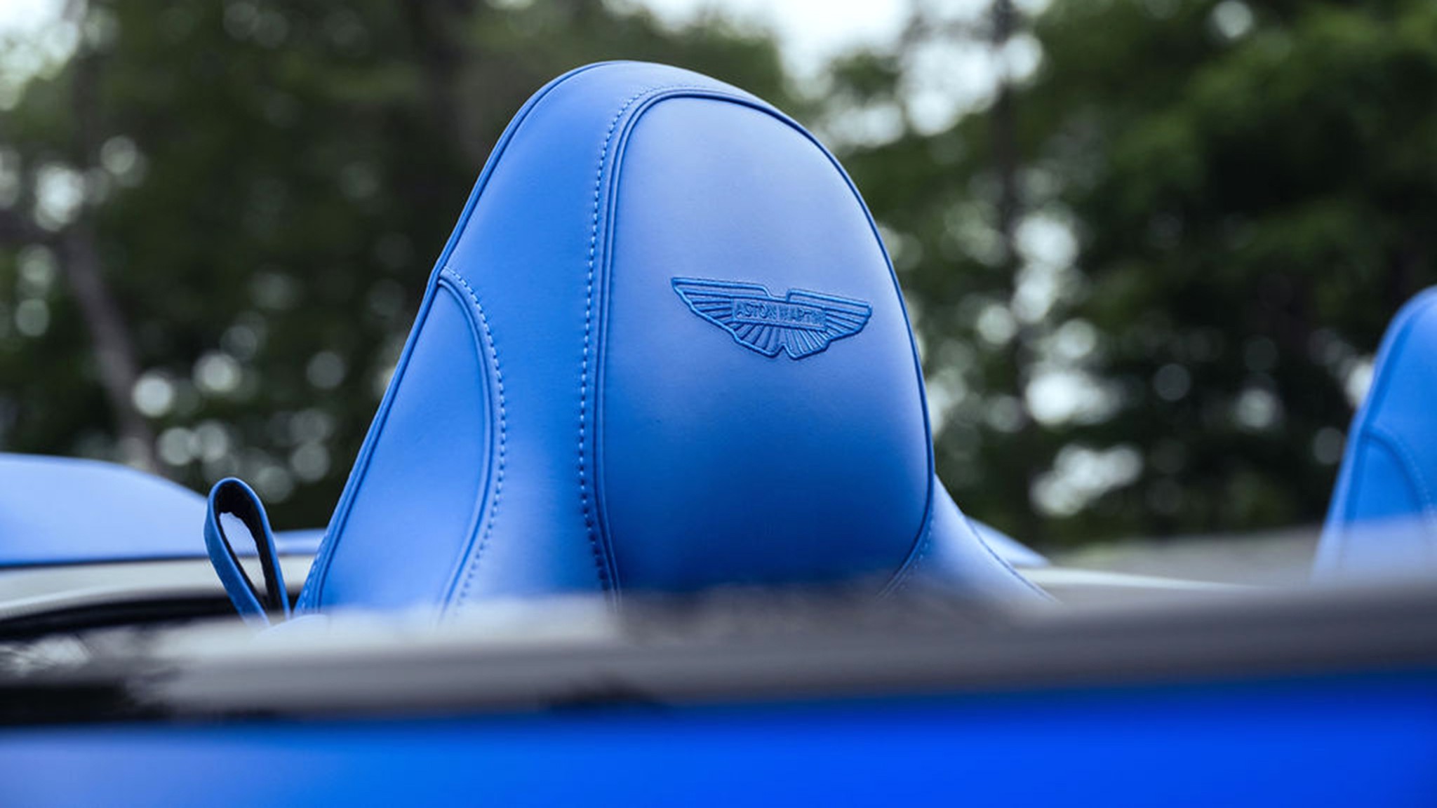 43 2026 Aston Martin Vanquish Volante Morpheus Blue fd