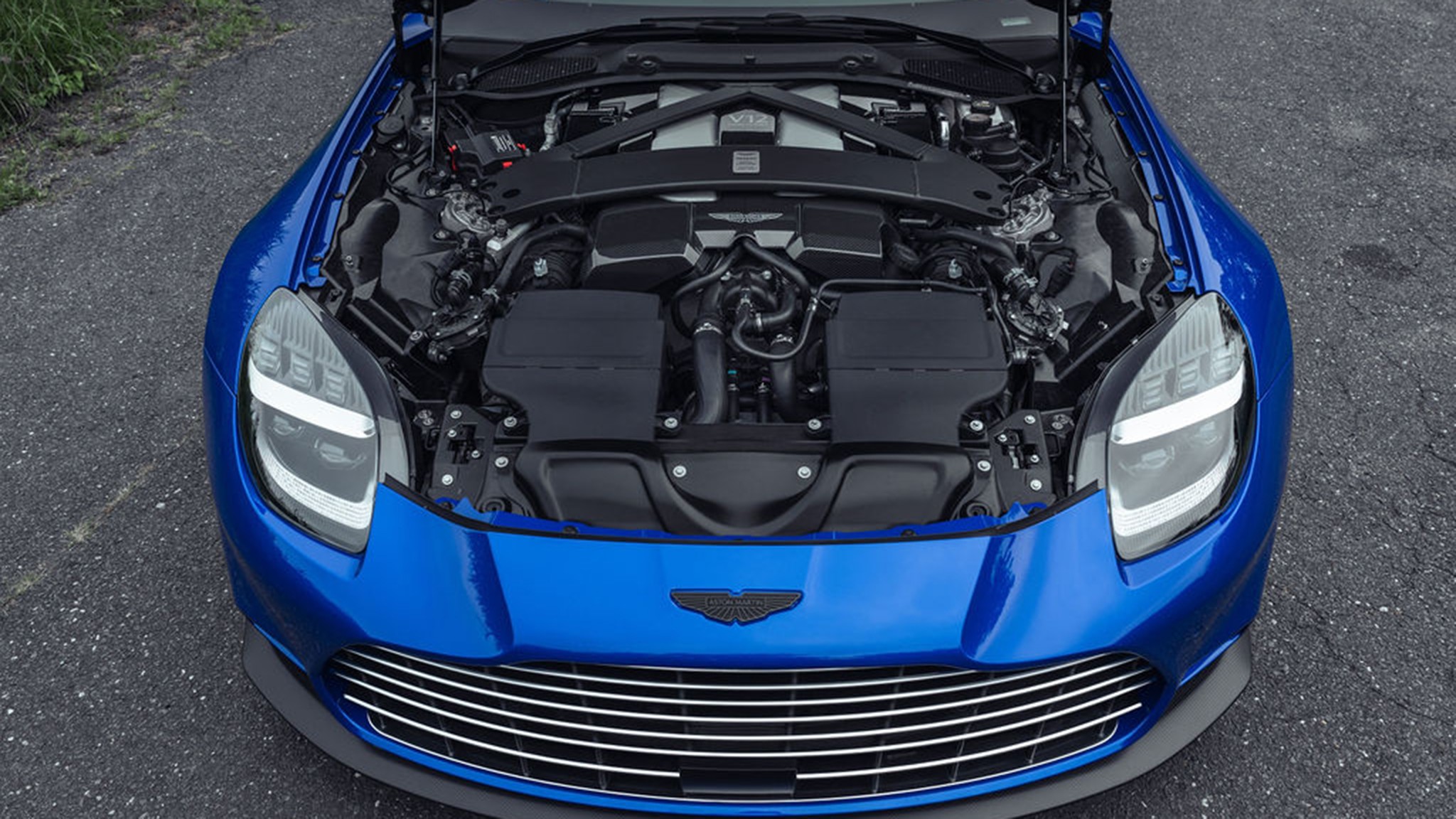 47 2026 Aston Martin Vanquish Volante Morpheus Blue fd