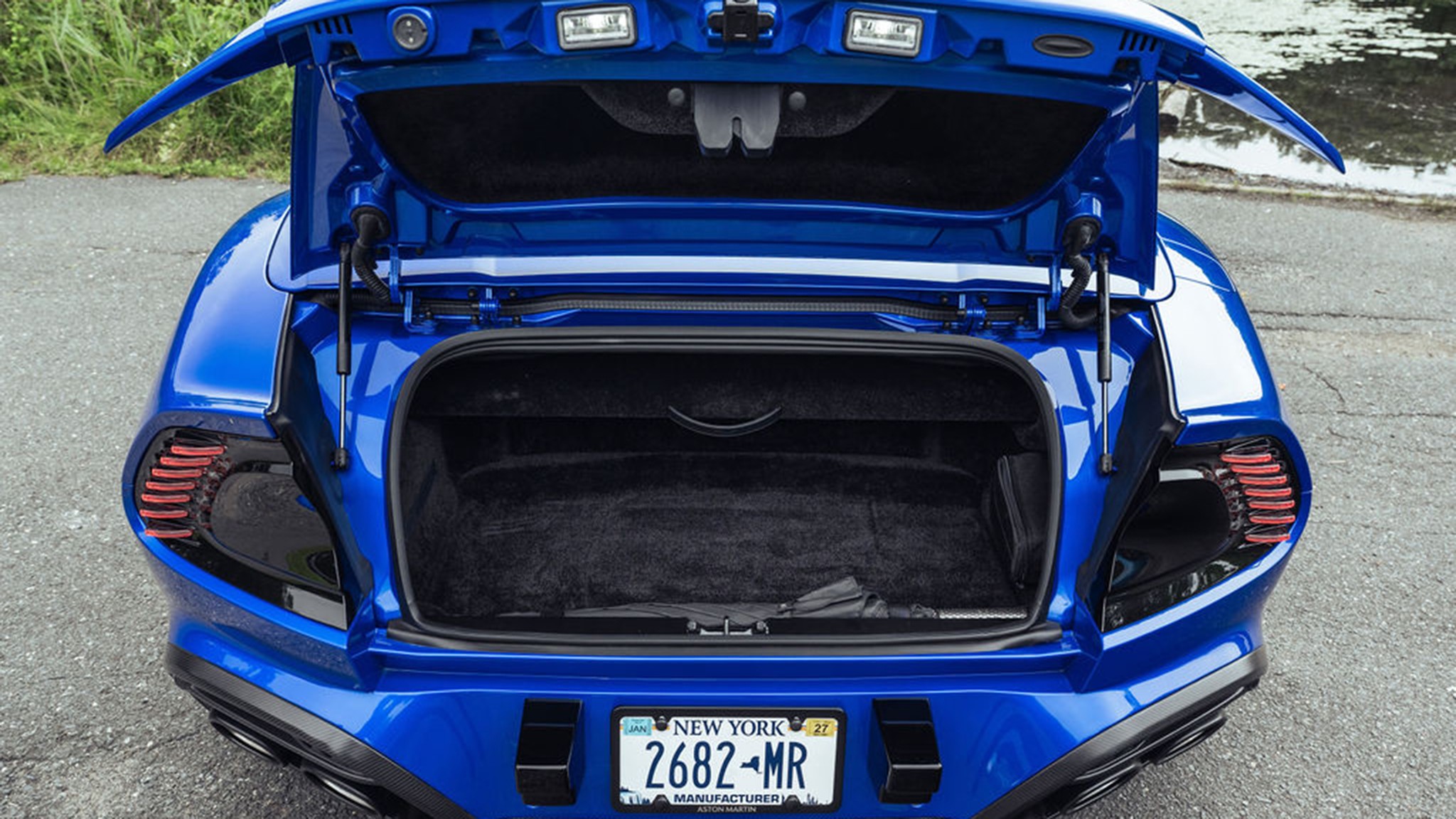 49 2026 Aston Martin Vanquish Volante Morpheus Blue fd
