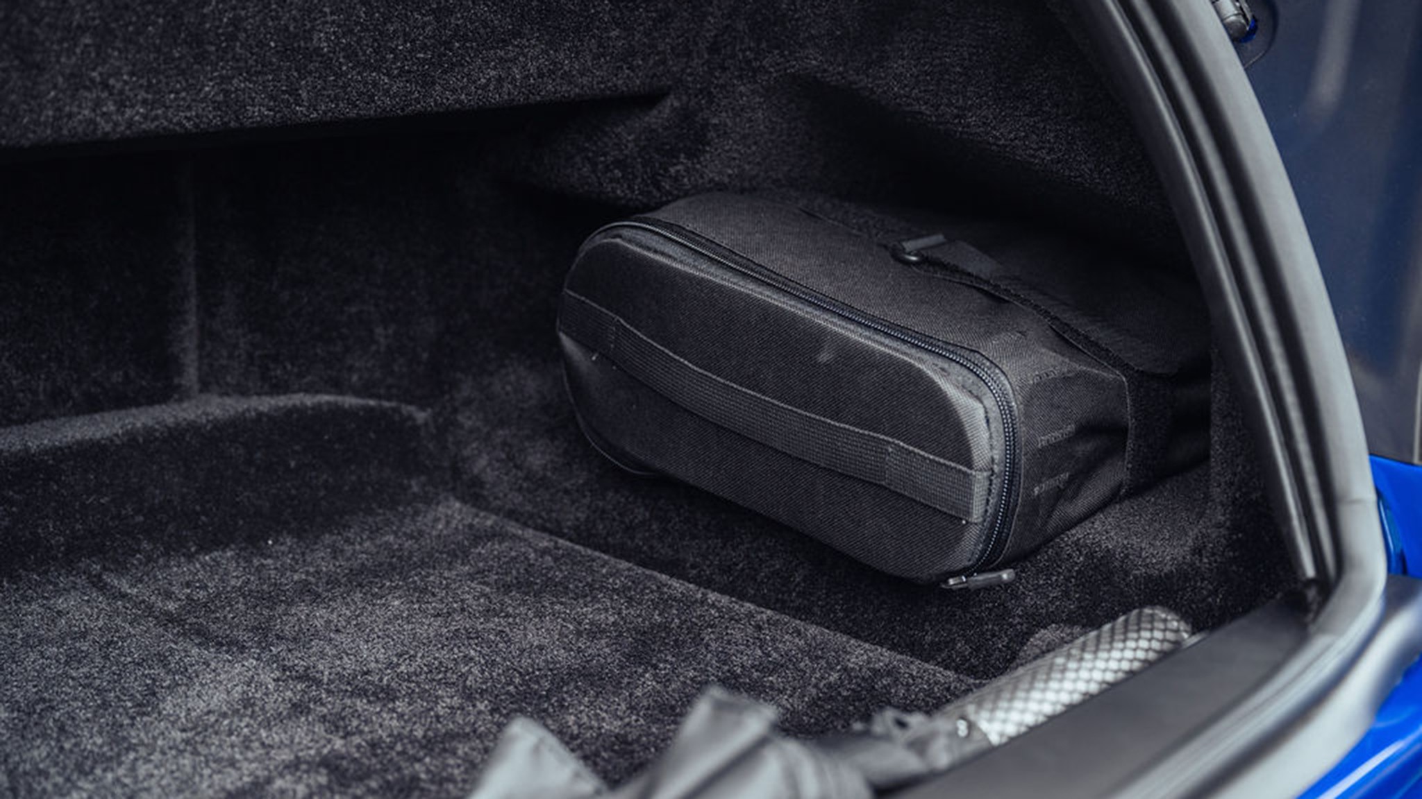 50 2026 Aston Martin Vanquish Volante Morpheus Blue fd