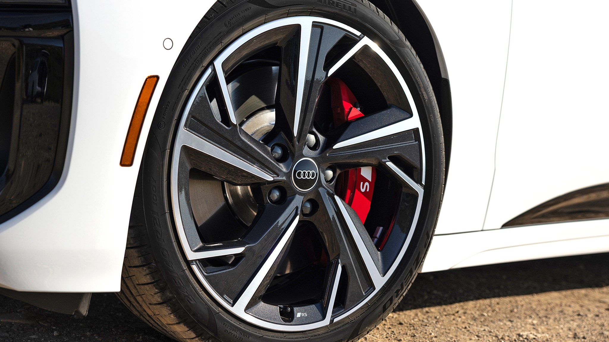 2025 audi s6 e glacier white 33