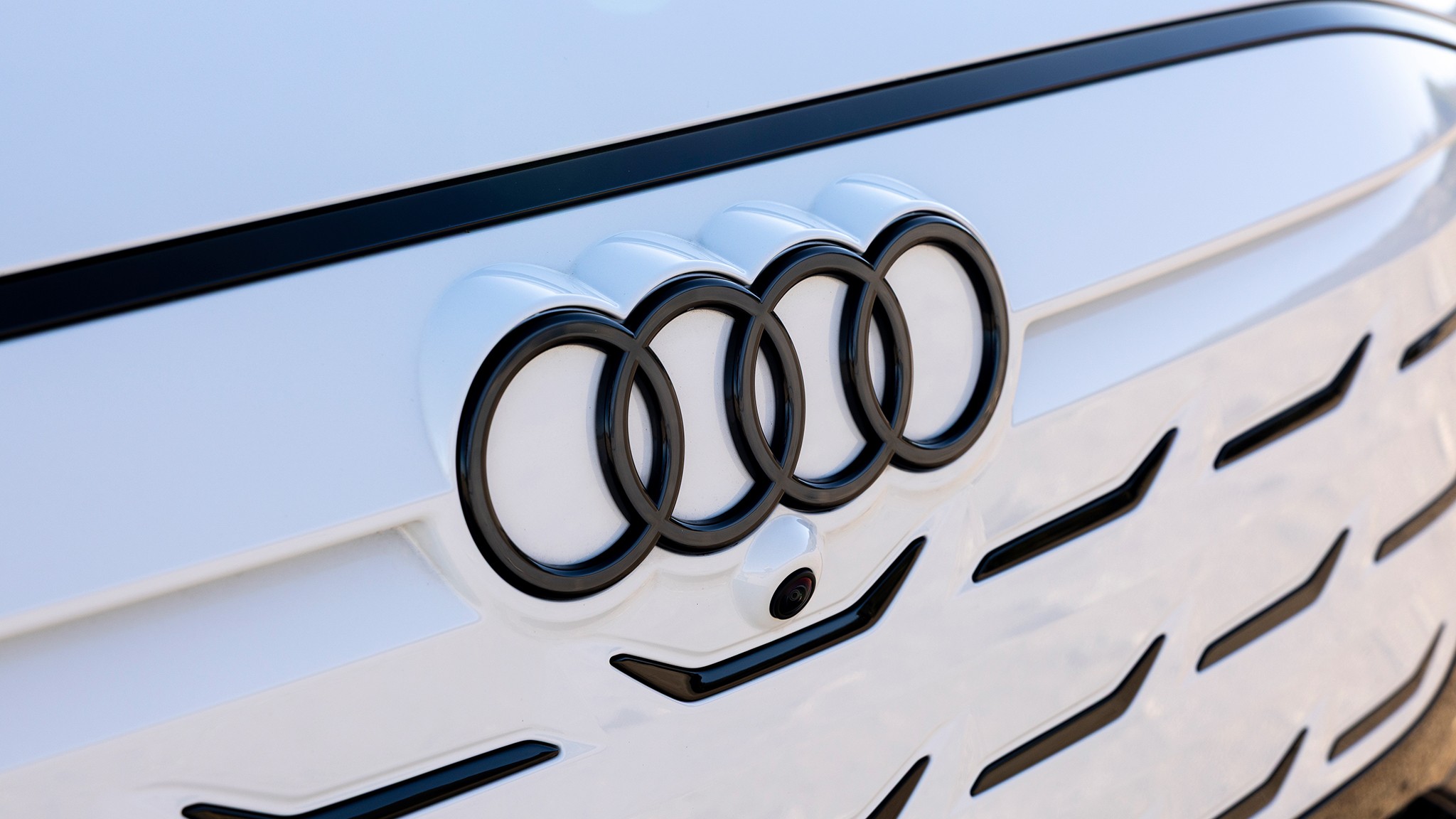 2025 audi s6 e glacier white 35