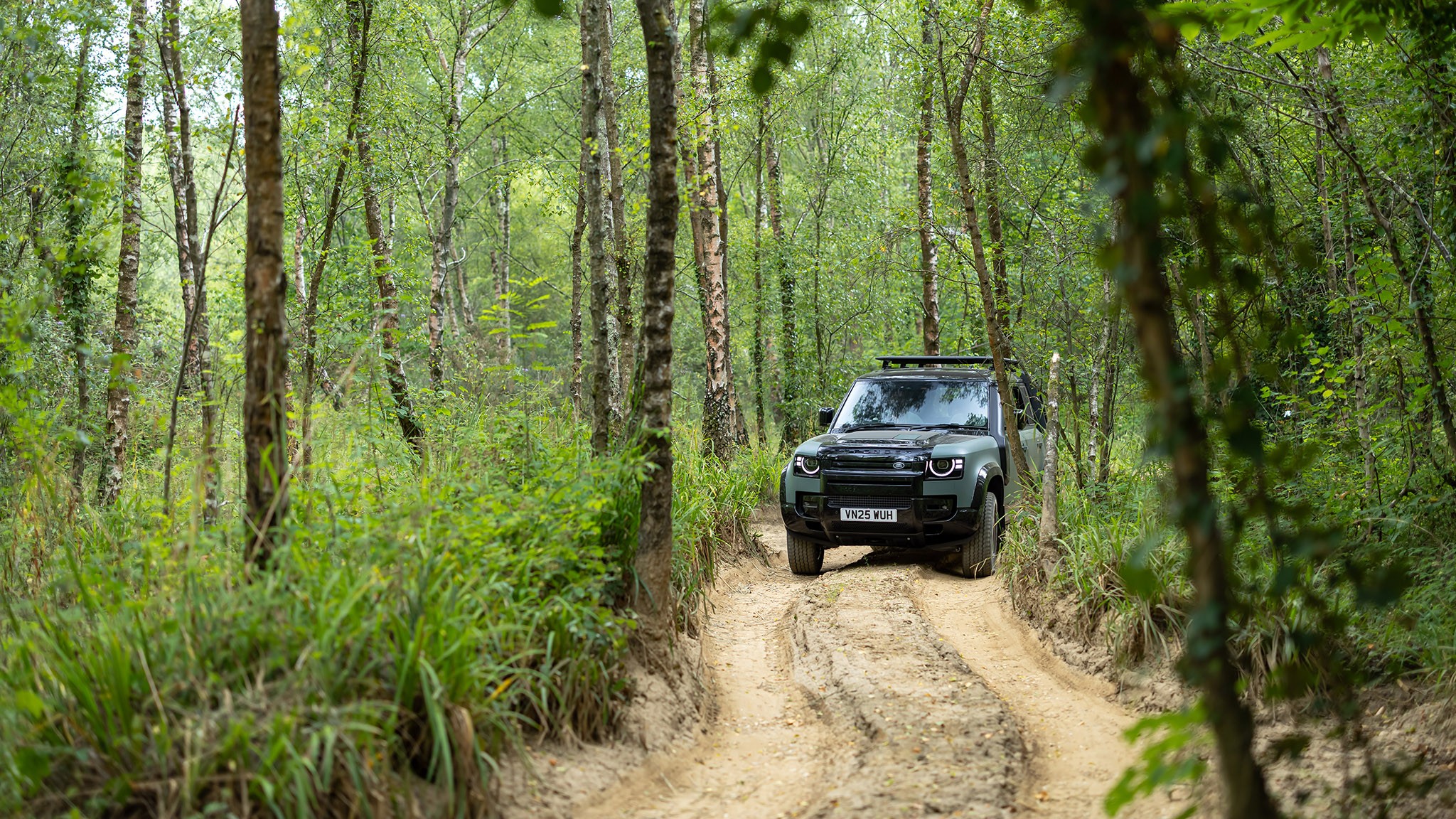 20 2026 Land Rover Defender Trophy