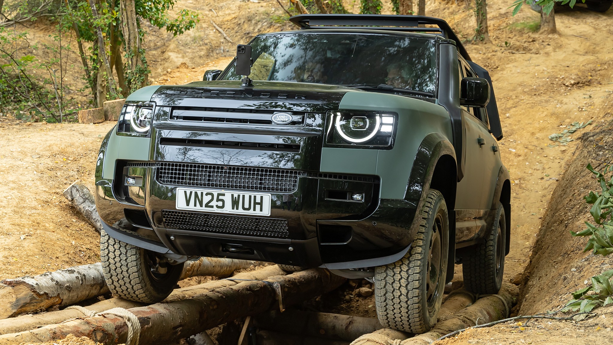 25 2026 Land Rover Defender Trophy