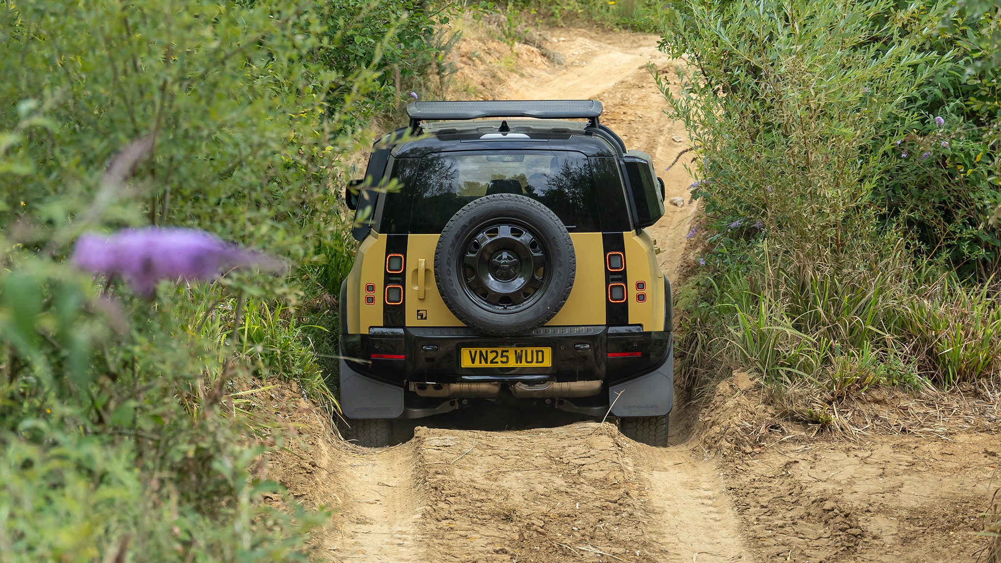 32 2026 Land Rover Defender Trophy