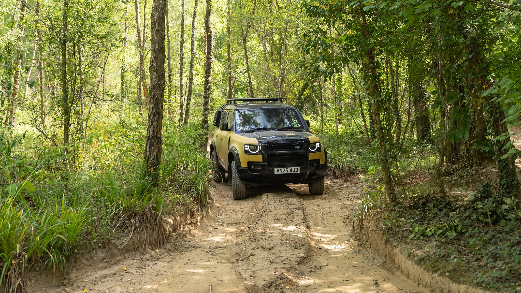 34 2026 Land Rover Defender Trophy