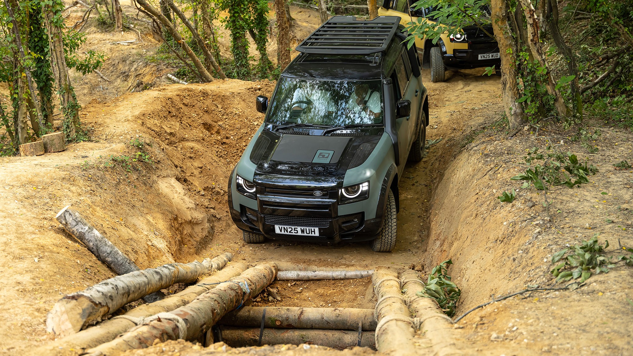 36 2026 Land Rover Defender Trophy