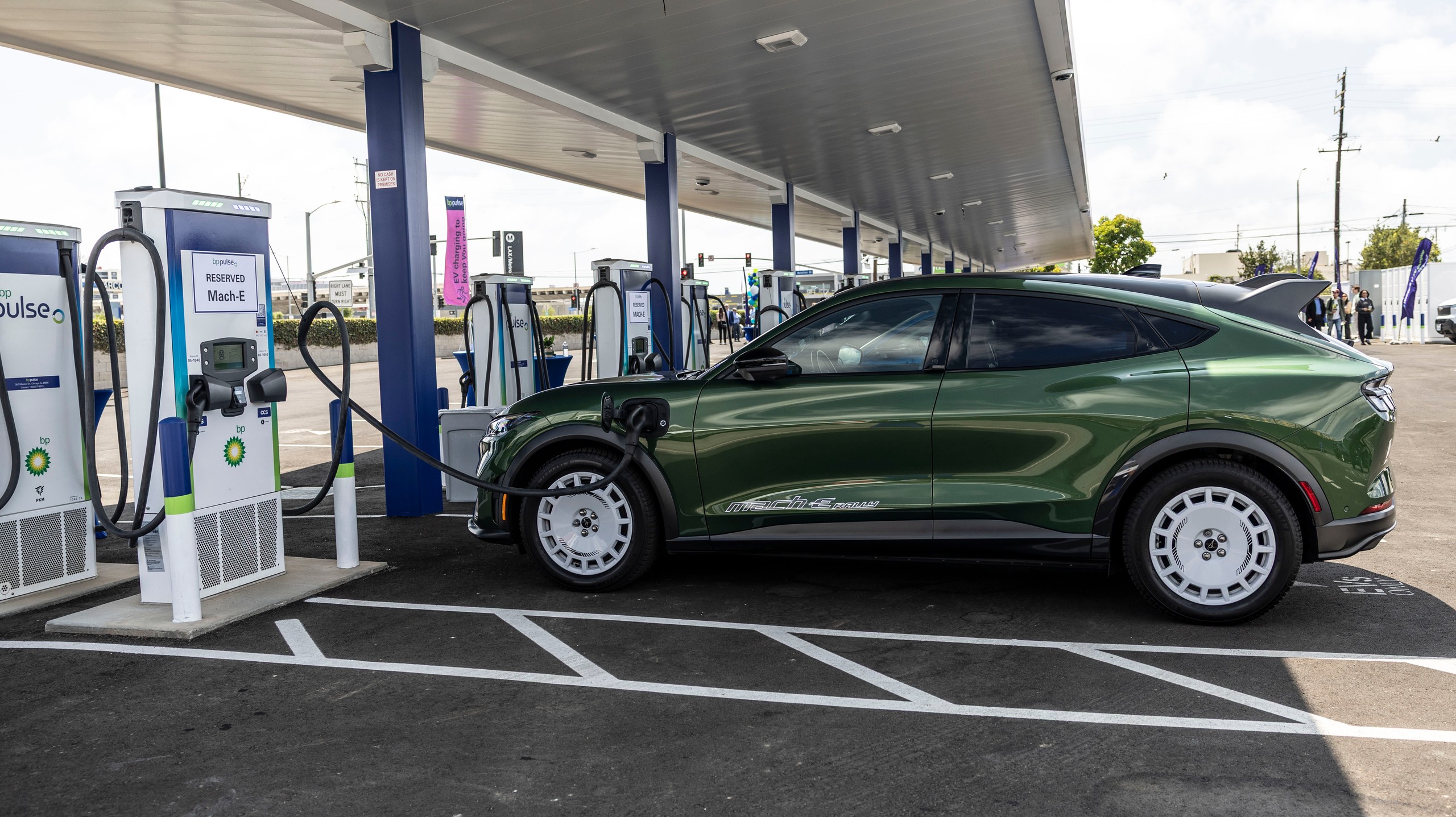 003 BP Pulse hub LAX