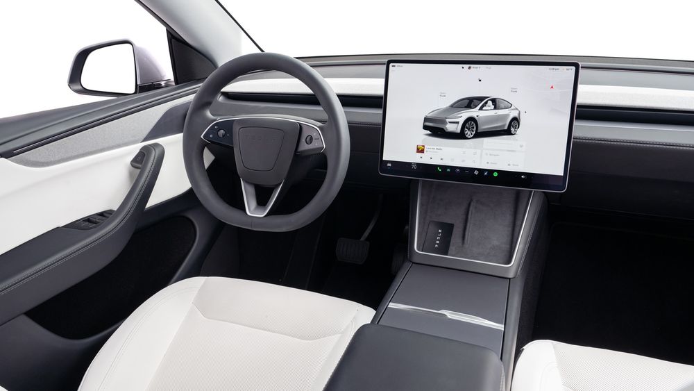 011 2025 Tesla Model Y Juniper