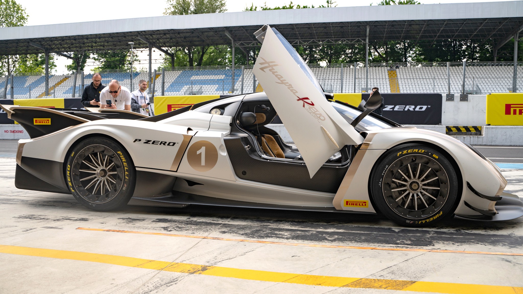 Monza Circuit   Pit Lane Pirelli 33