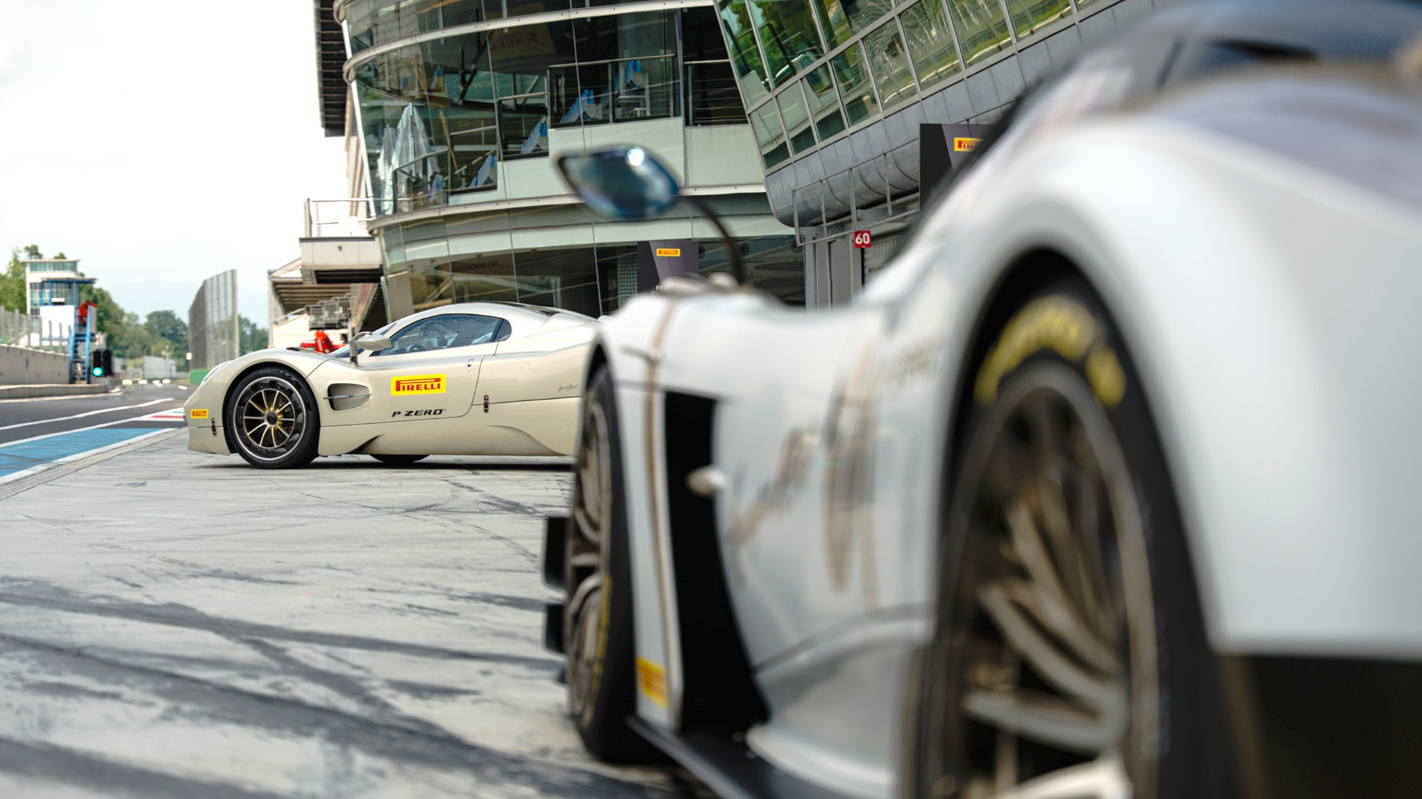 Monza Circuit   Pit Lane Pirelli 36