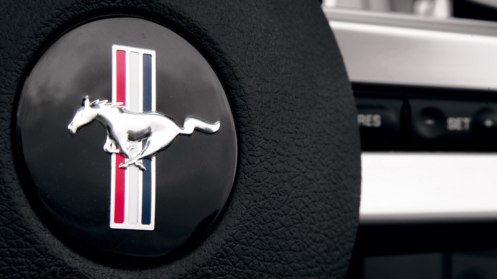 020 2005 nissan 350z ford mustang