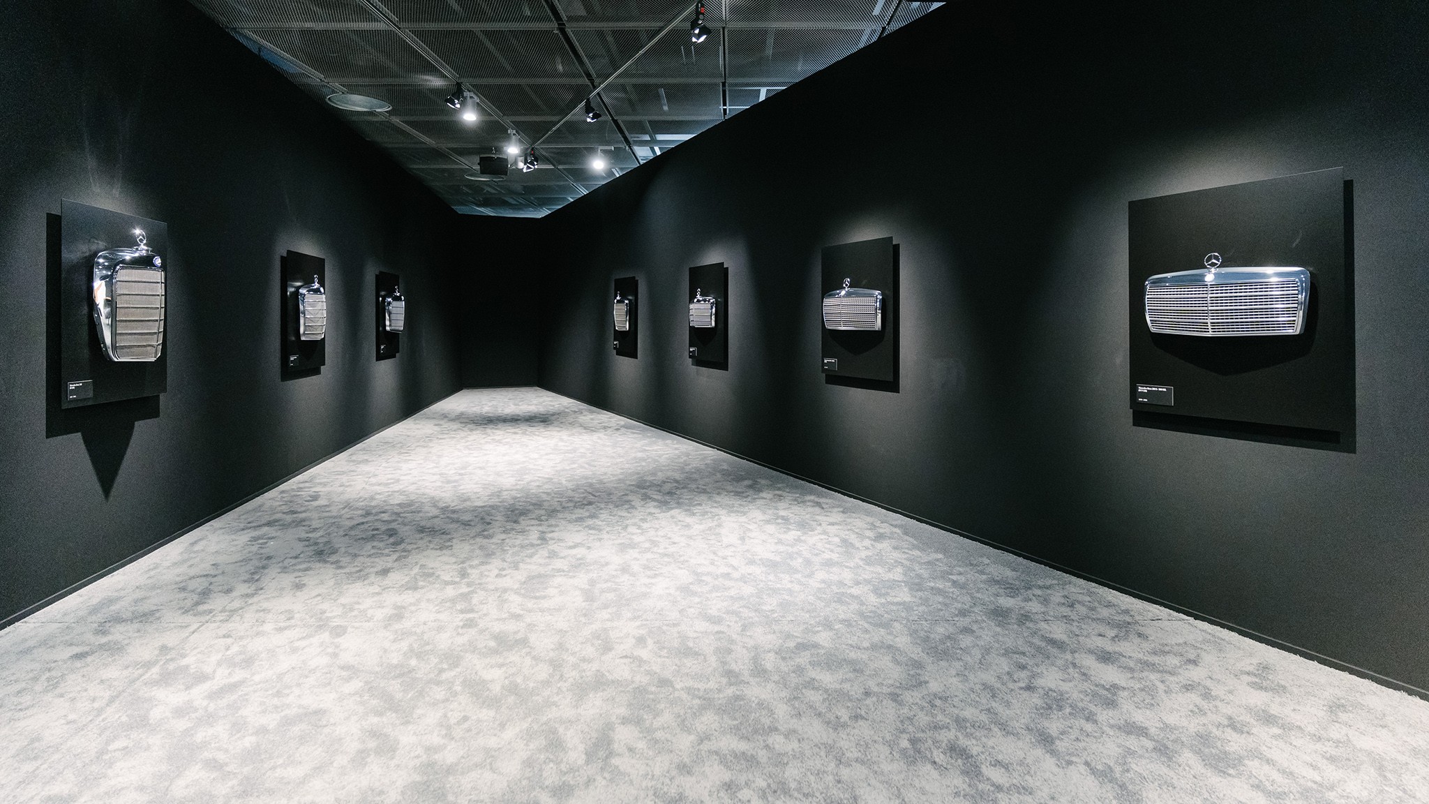 2027 Mercedes Benz GLC grille gallery 03