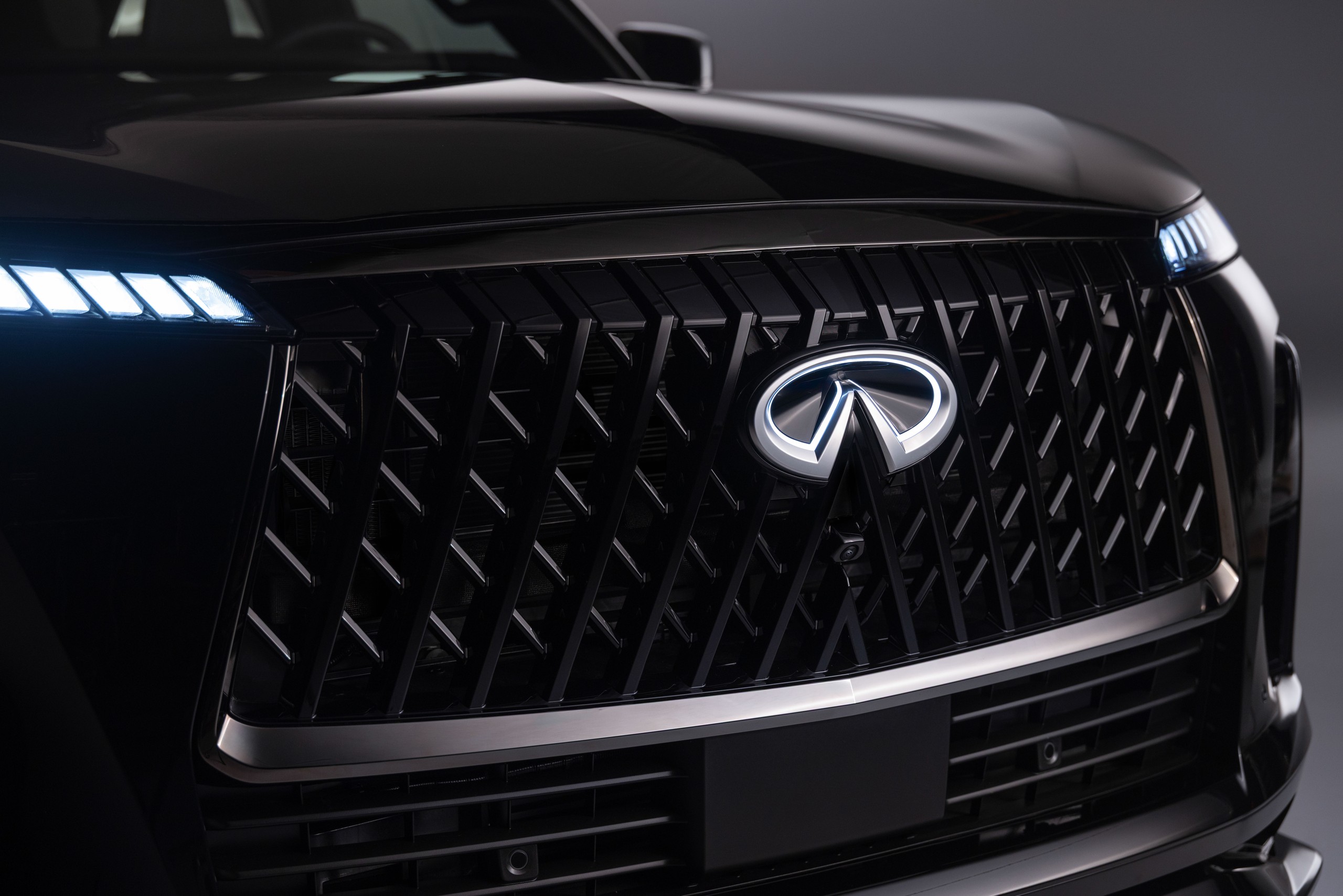 2026 INFINITI QX80 SPORT 4