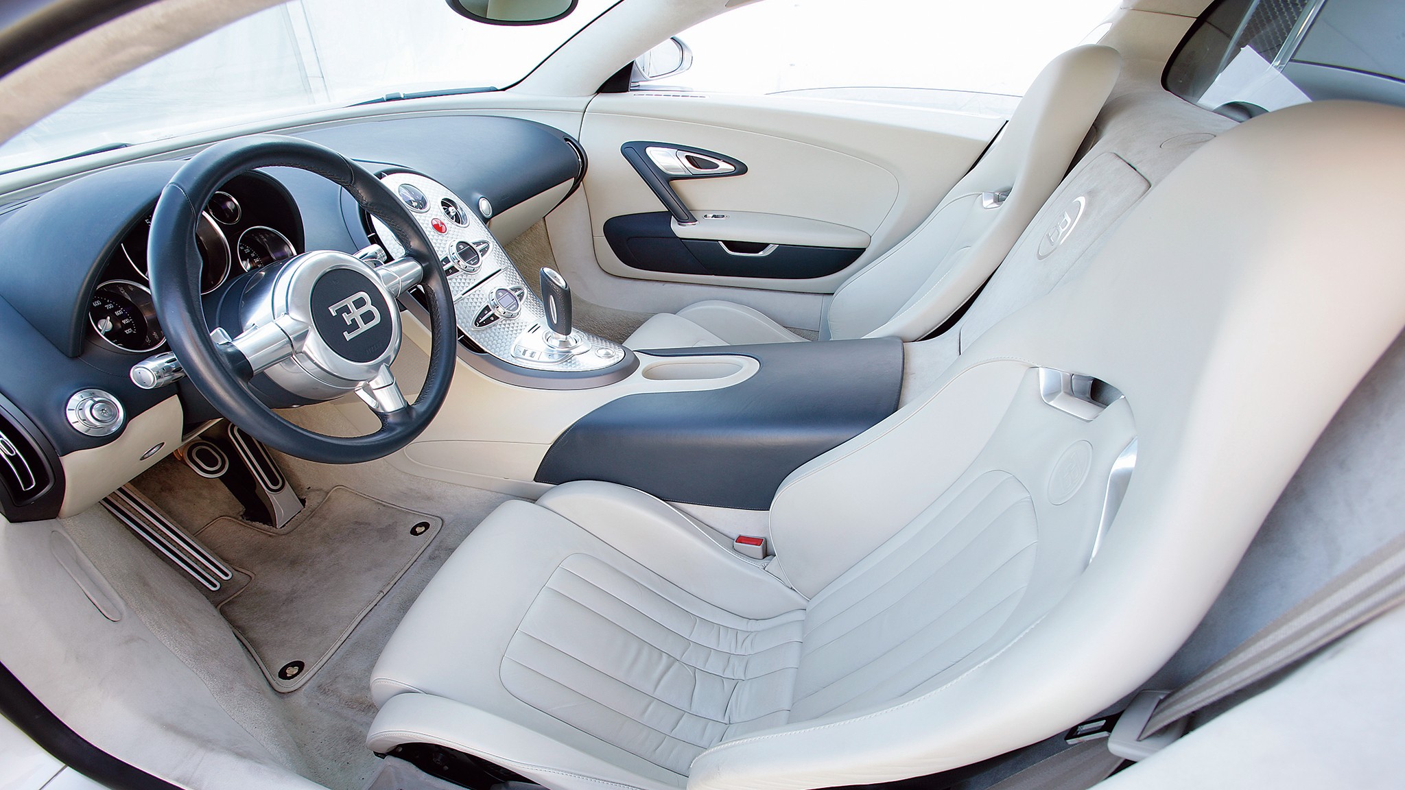 010  2006 bugatti veyron