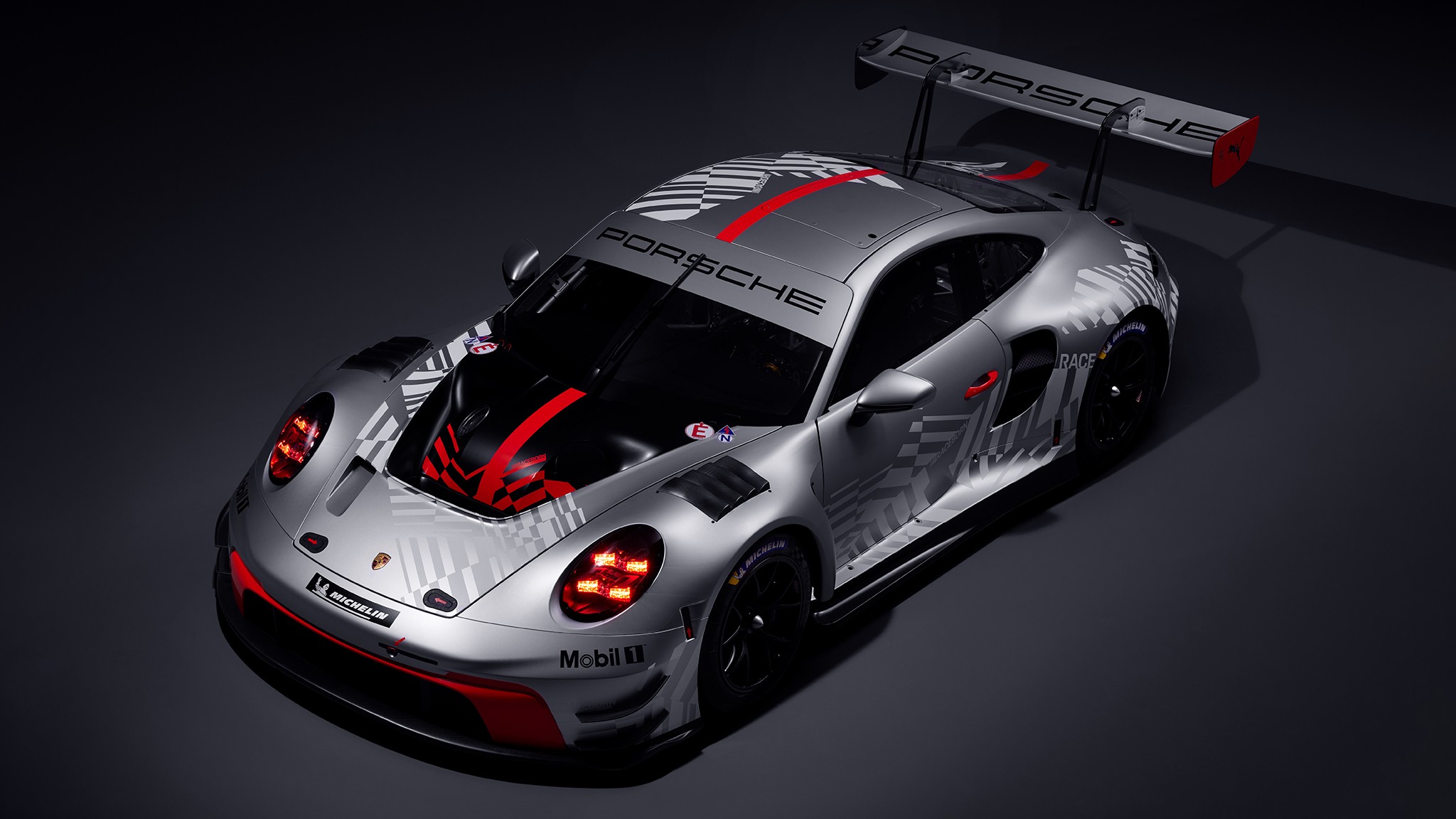 6 Porsche 911 GT3 R race car