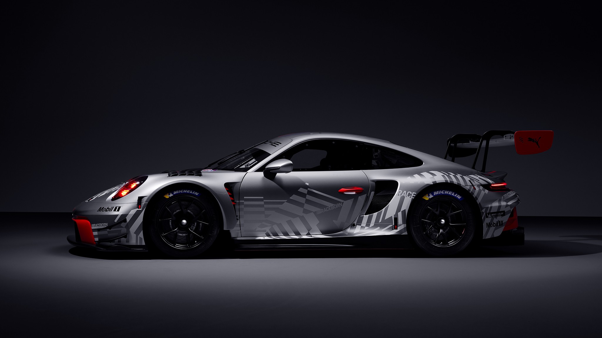 7 Porsche 911 GT3 R race car