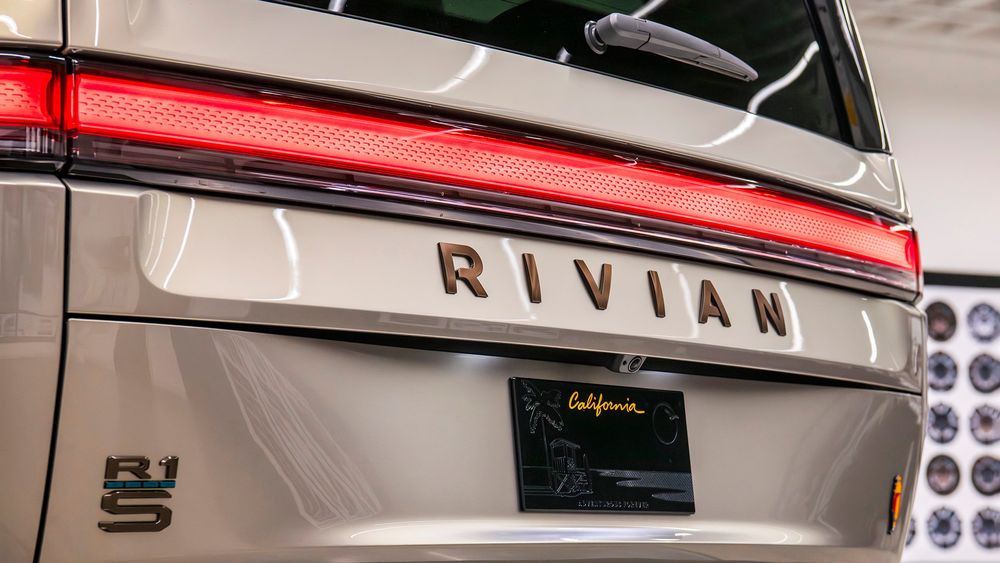 005 2026 Rivian R1S Pebble Beach