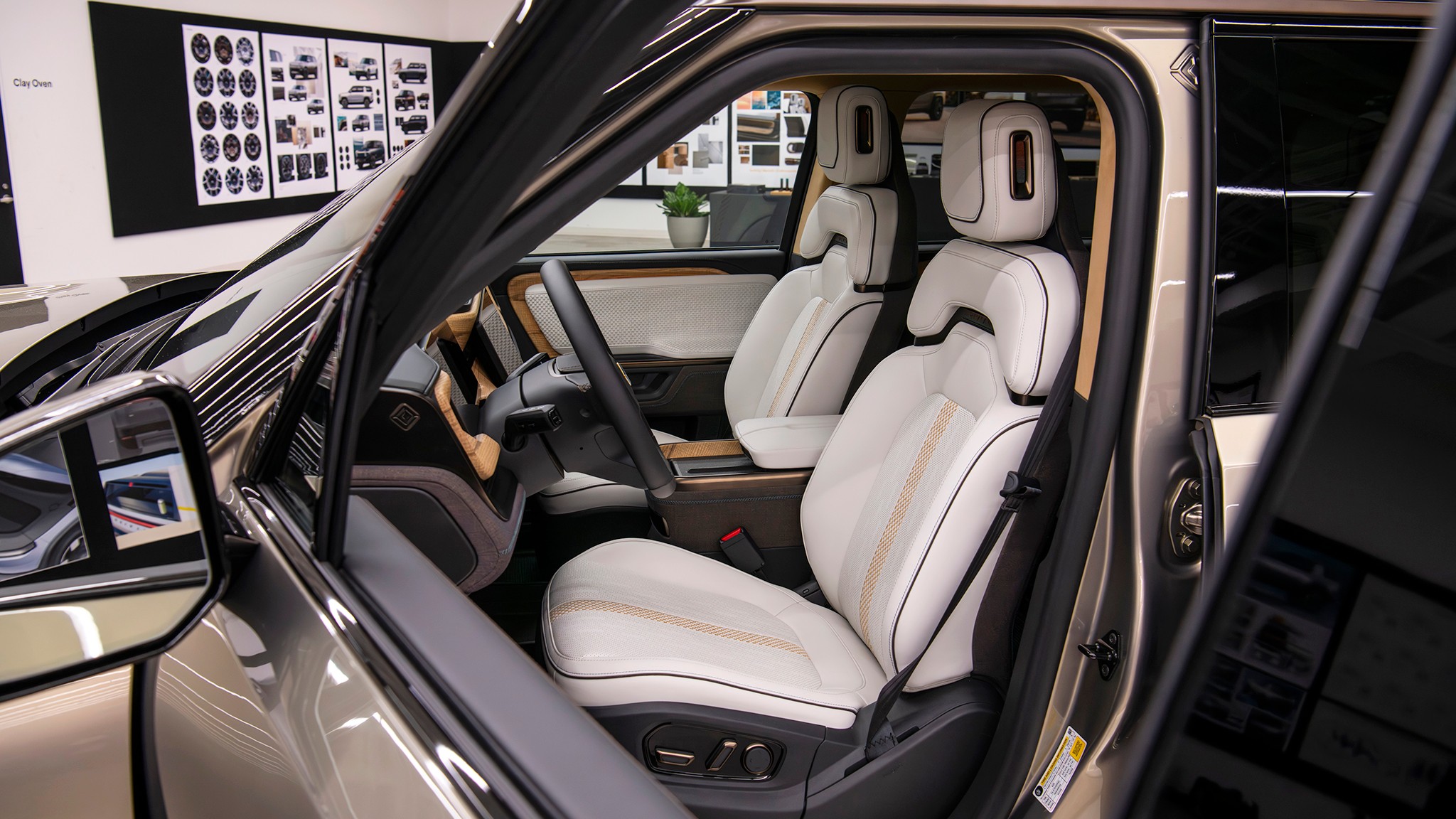 010 2026 Rivian R1S Pebble Beach