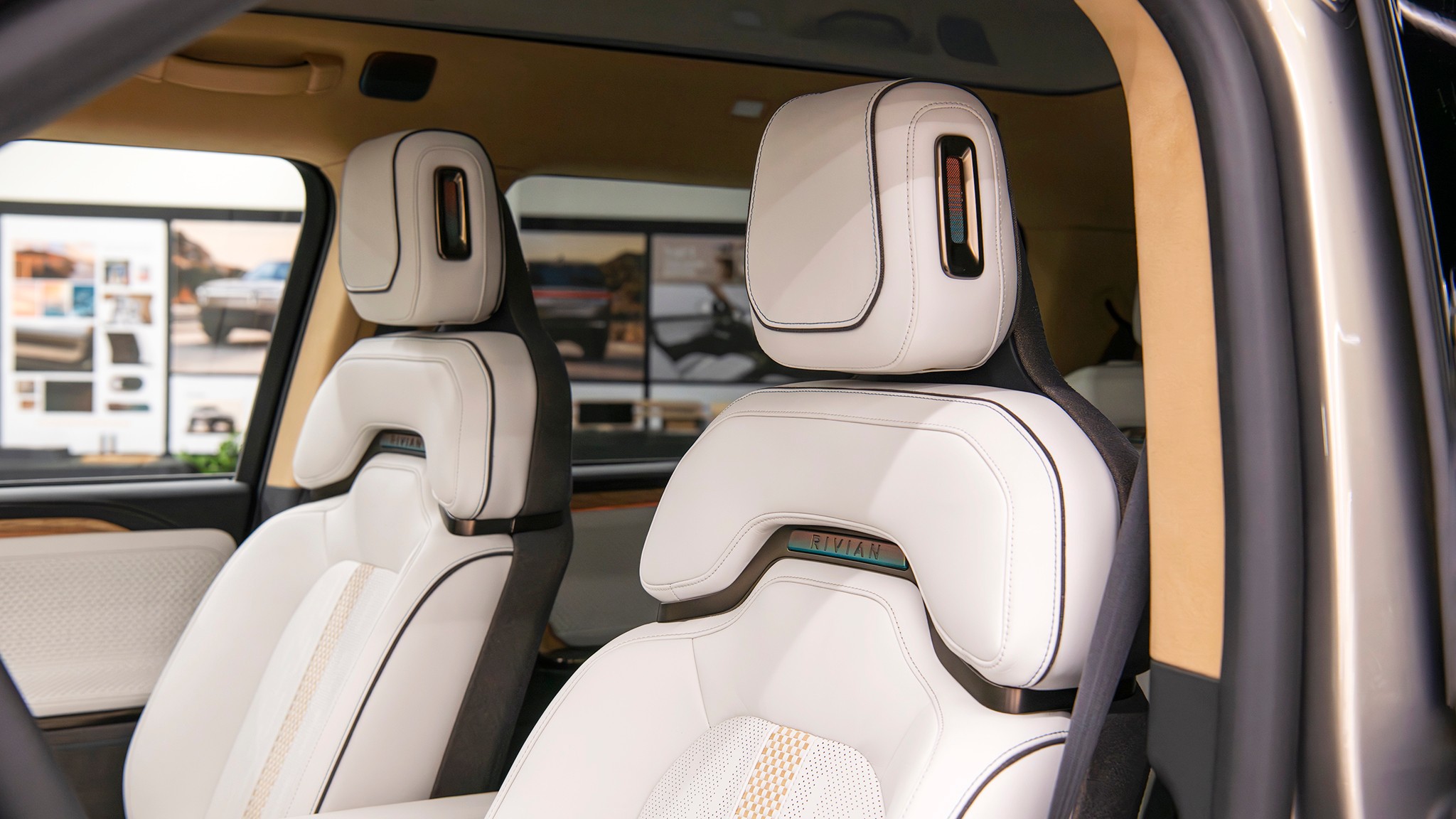 016 2026 Rivian R1S Pebble Beach