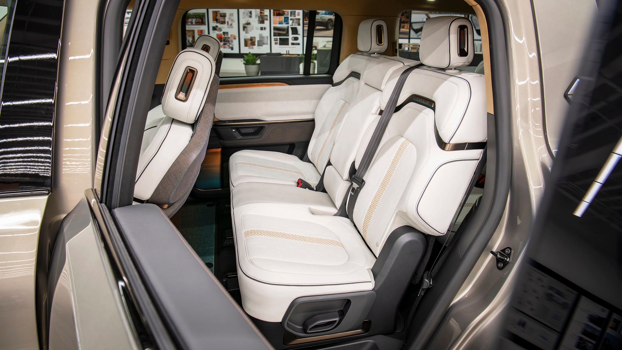 018 2026 Rivian R1S Pebble Beach