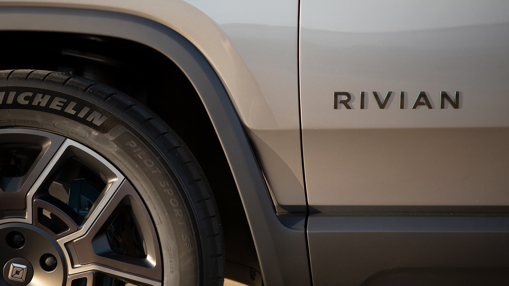 2026 Rivian R1S PEBBLE BLOG EXTERIOR BADGE